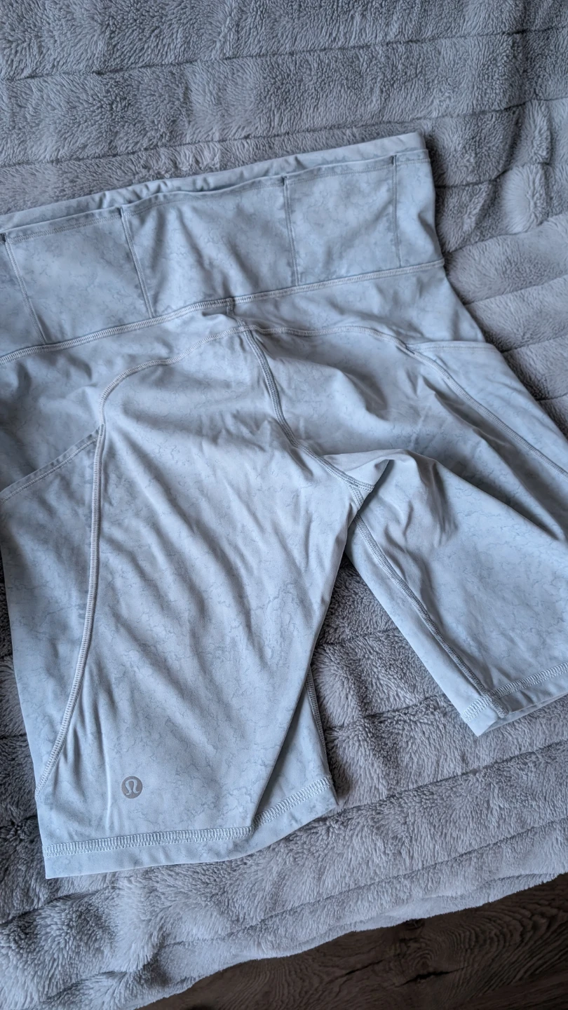 Lululemon biker Shorts Size 10 with pockets - photo 3