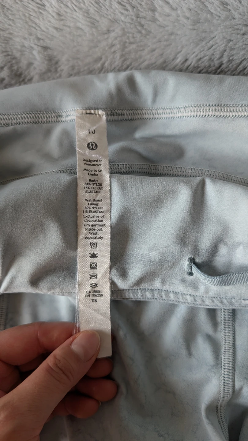 Lululemon biker Shorts Size 10 with pockets - photo 5