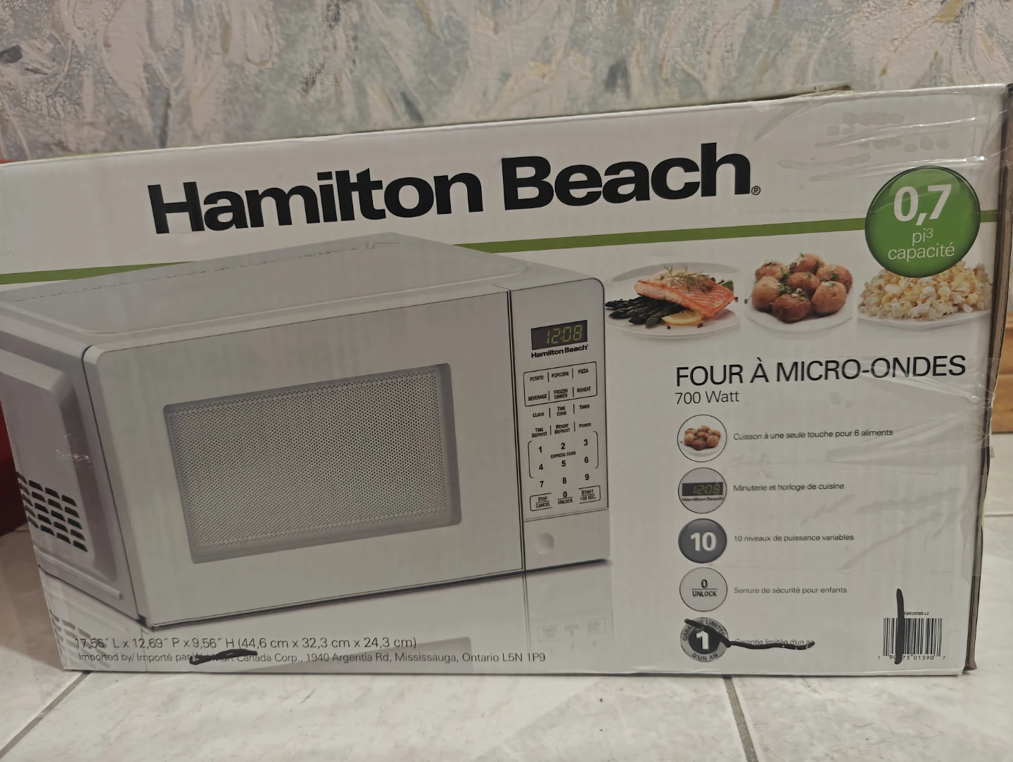 Hamilton Beach 700 Watt Microwave Oven
