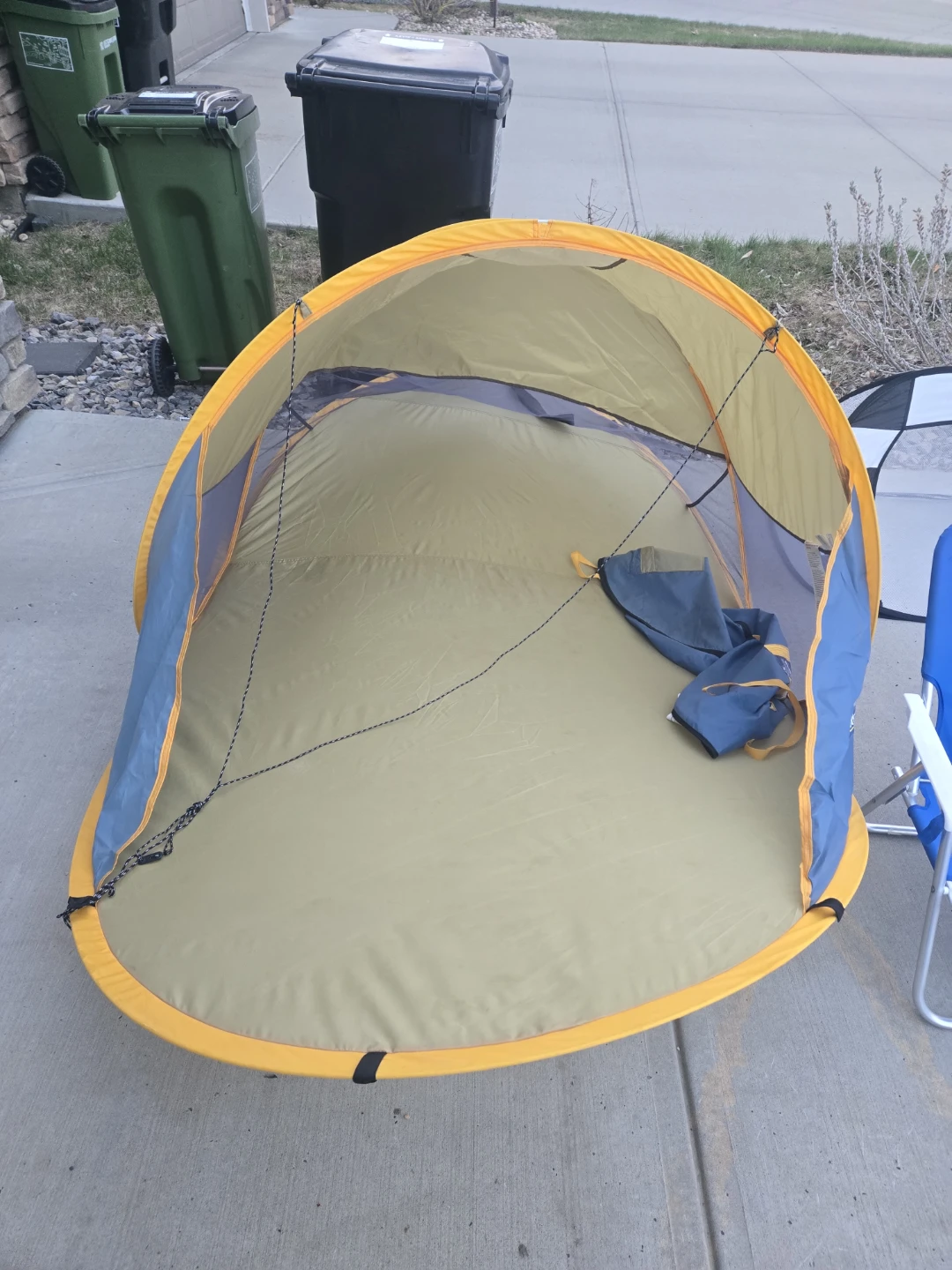 Broadstone Pop-Up Beach Tent and Blue Camp Chair - photo 4