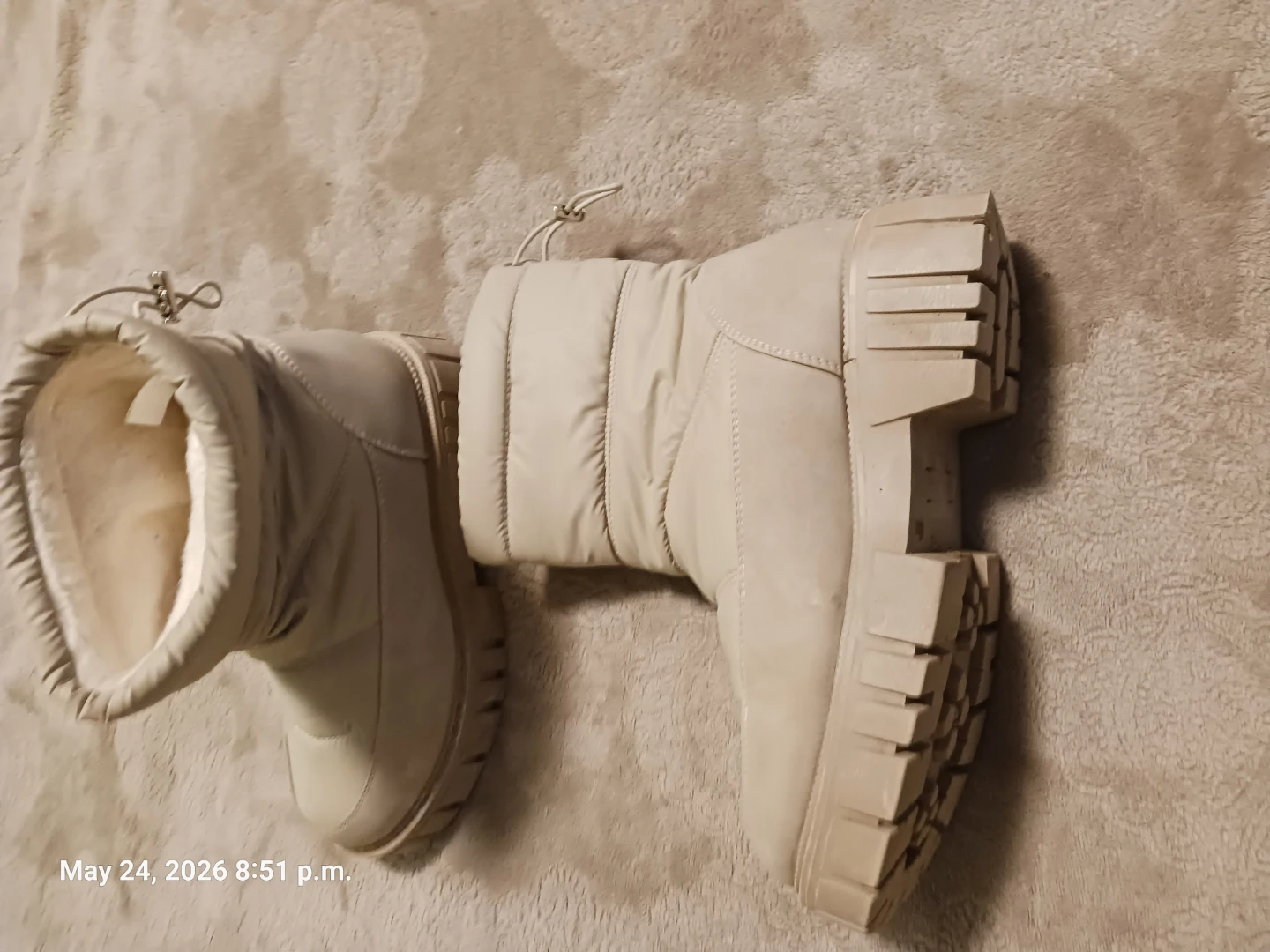 Cream Faux Fur Lined Winter Boots - Women's Size 8.5