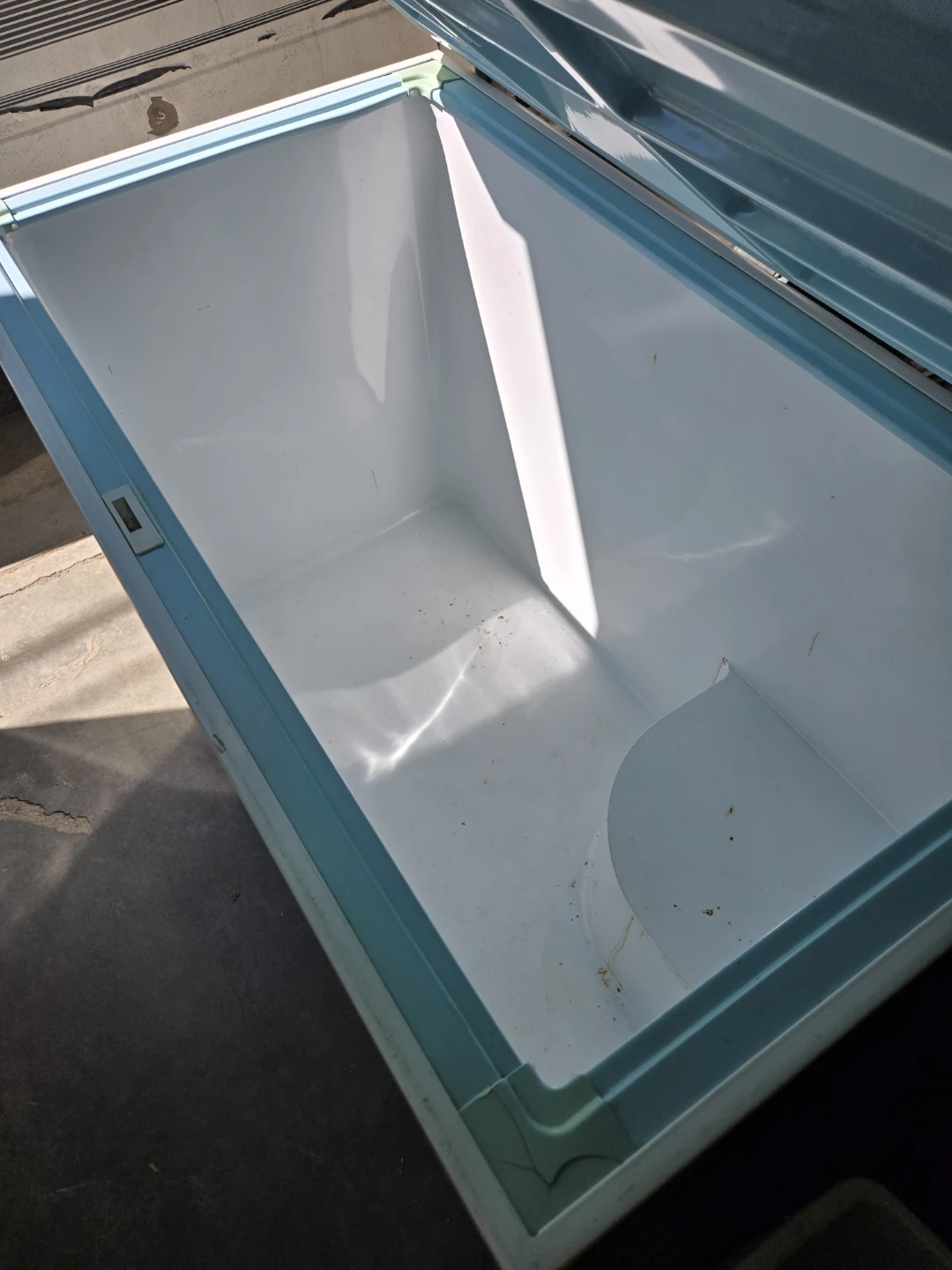 FREE DELIVERY!! Perfectly working good size freezer $150 - photo 2