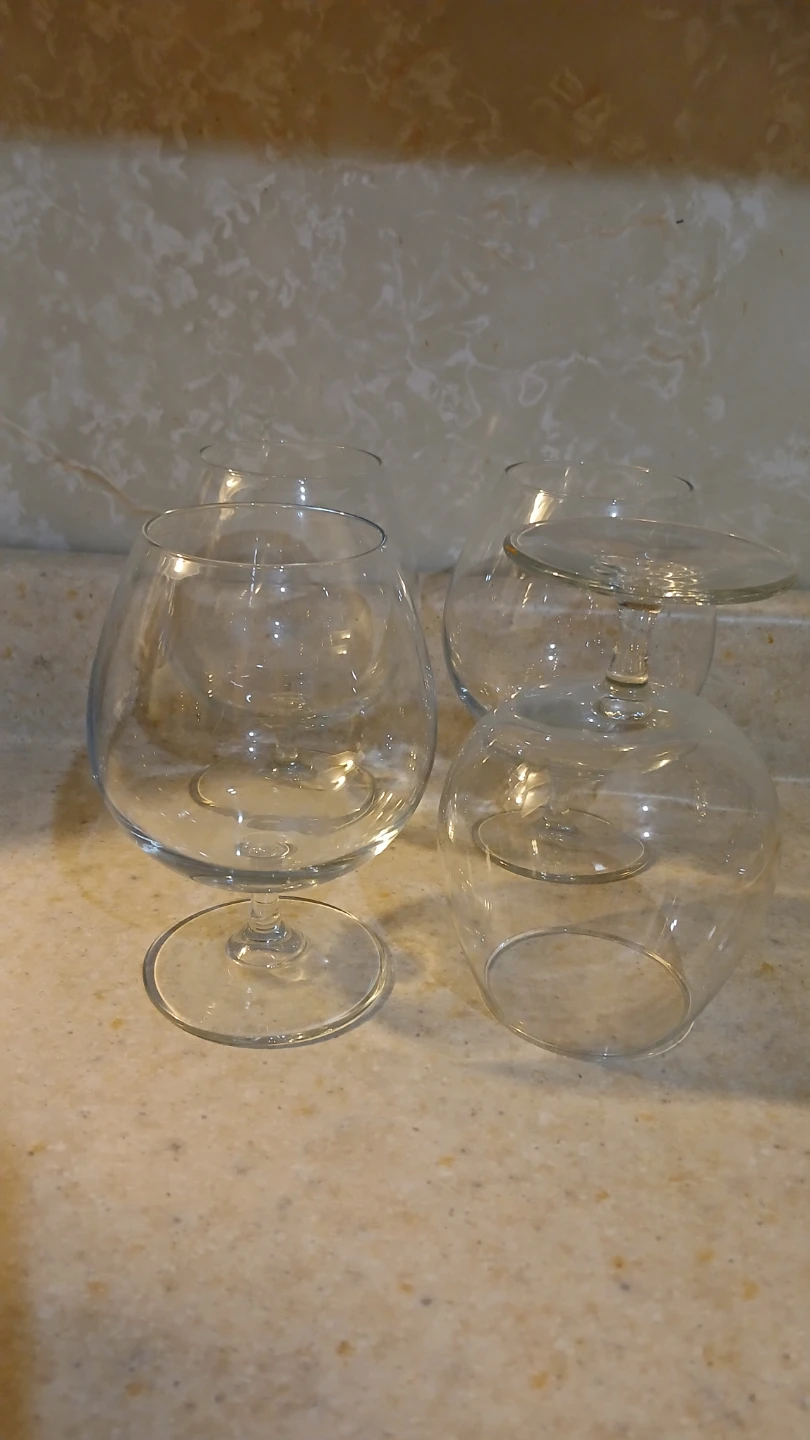 4 glass brandy glasses for $5.00 - photo 2