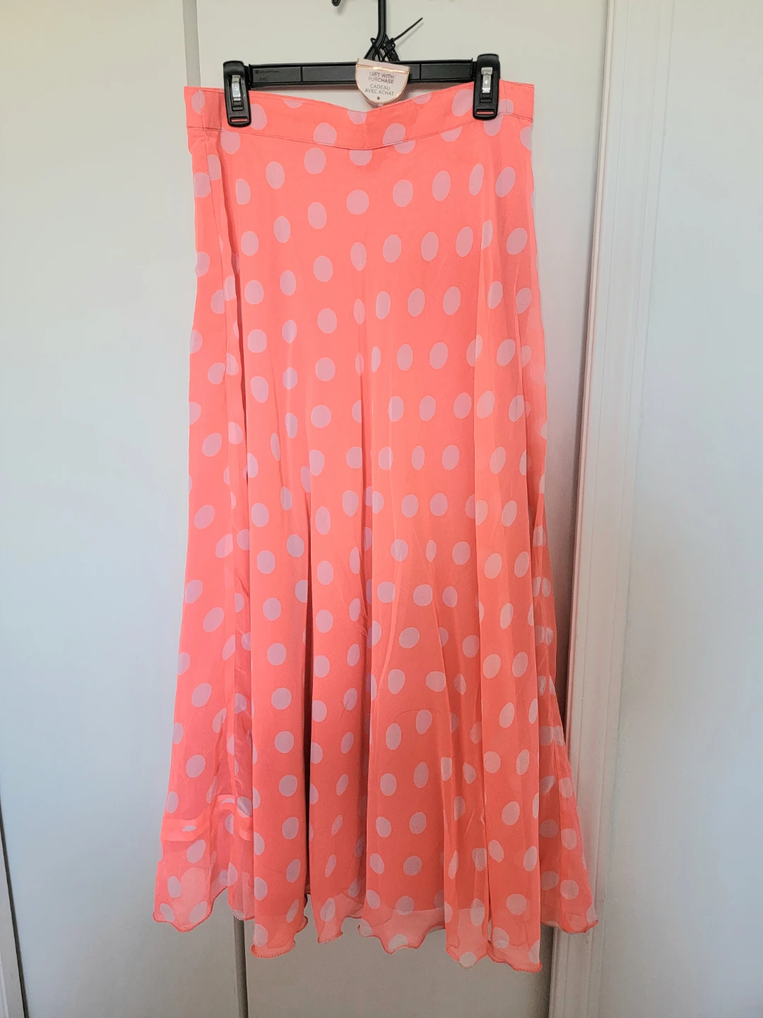 White pearl-embellished top and coral polka dot skirt set - photo 3