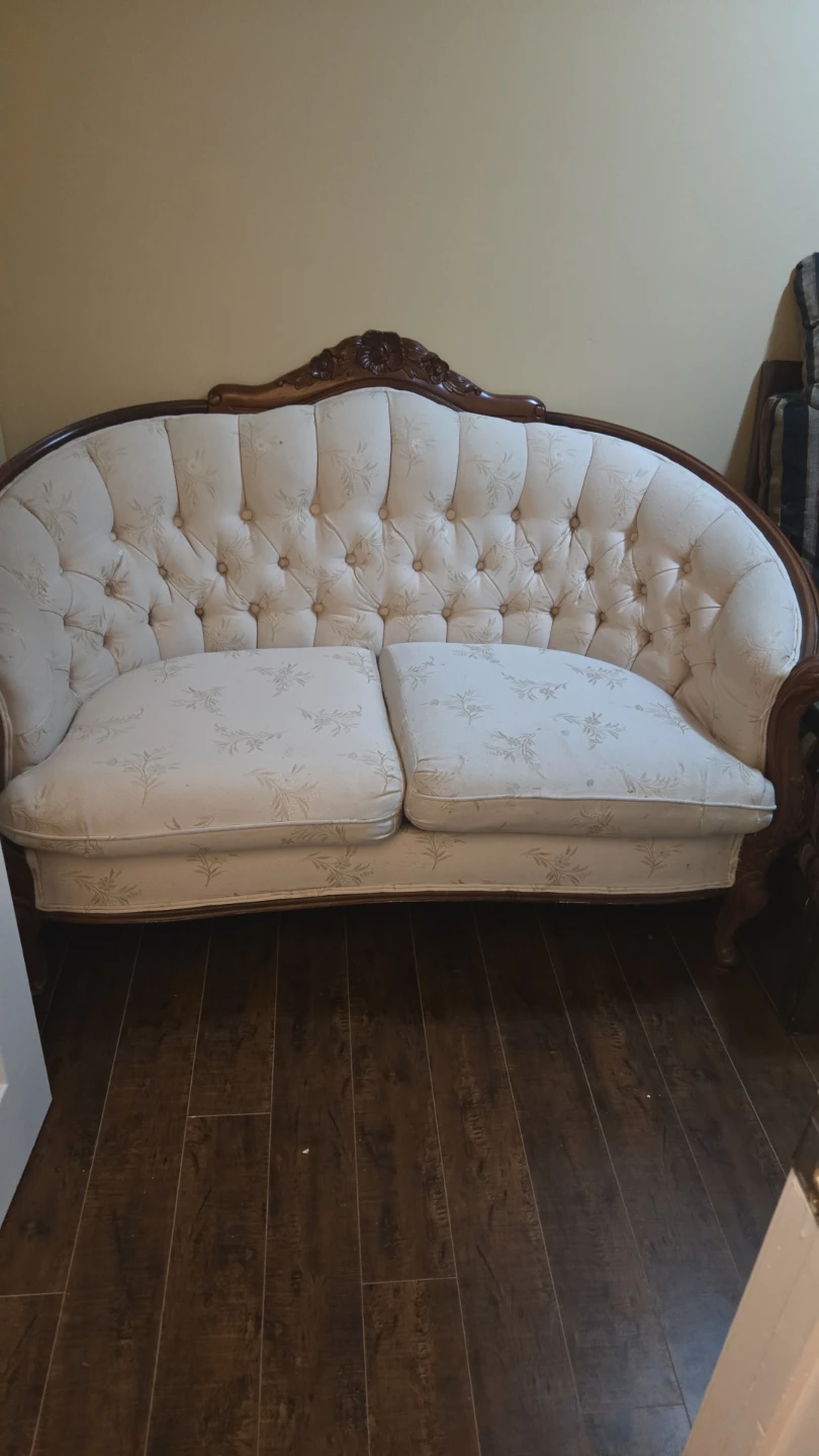 Vintage soft Tufted Loveseat