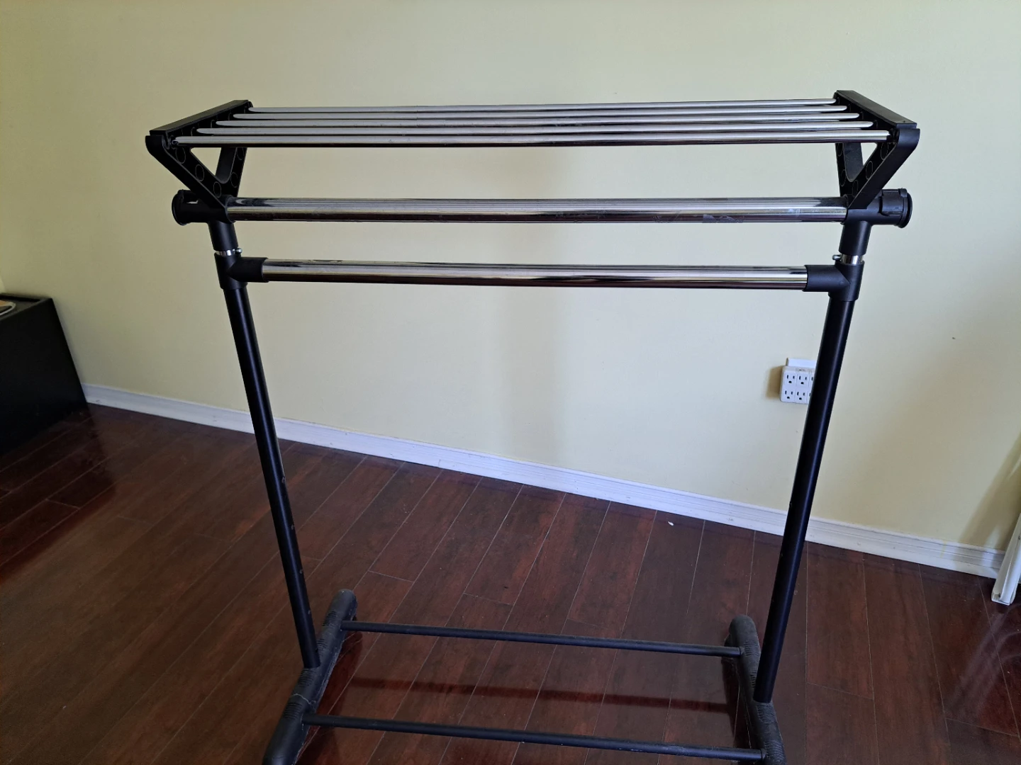 Moverable Clothes hangers