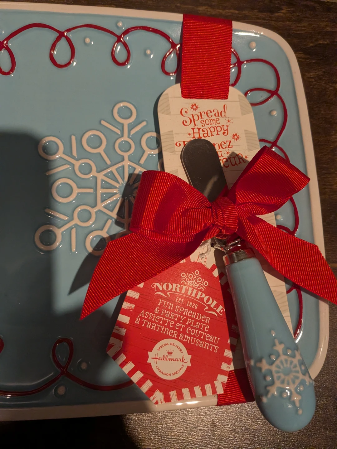 Hallmark North Pole Fun Spreader & Party Plate Set - photo 2