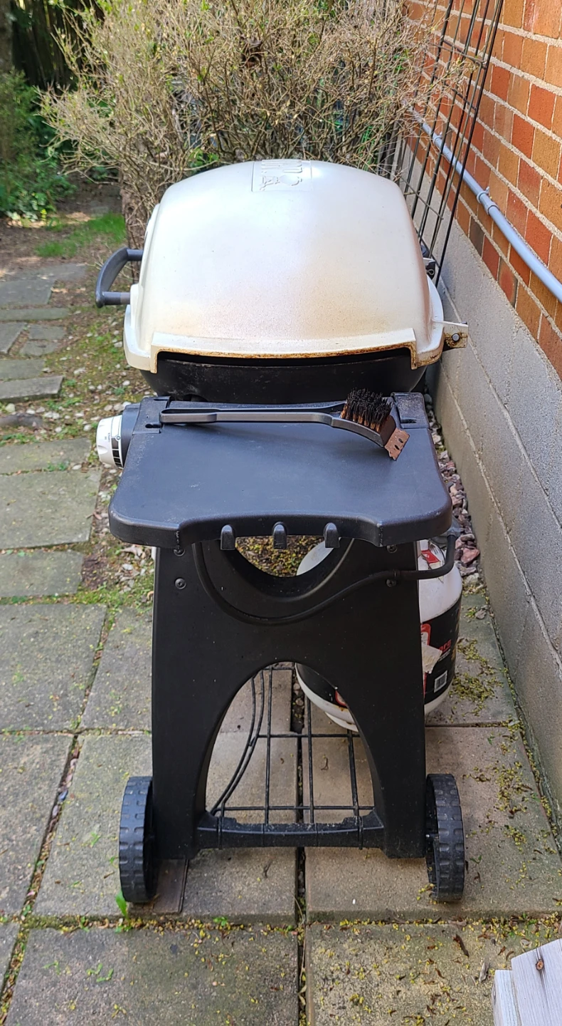 Weber Q-300 Propane BBQ Grill - Great Condition + Extras! - photo 4