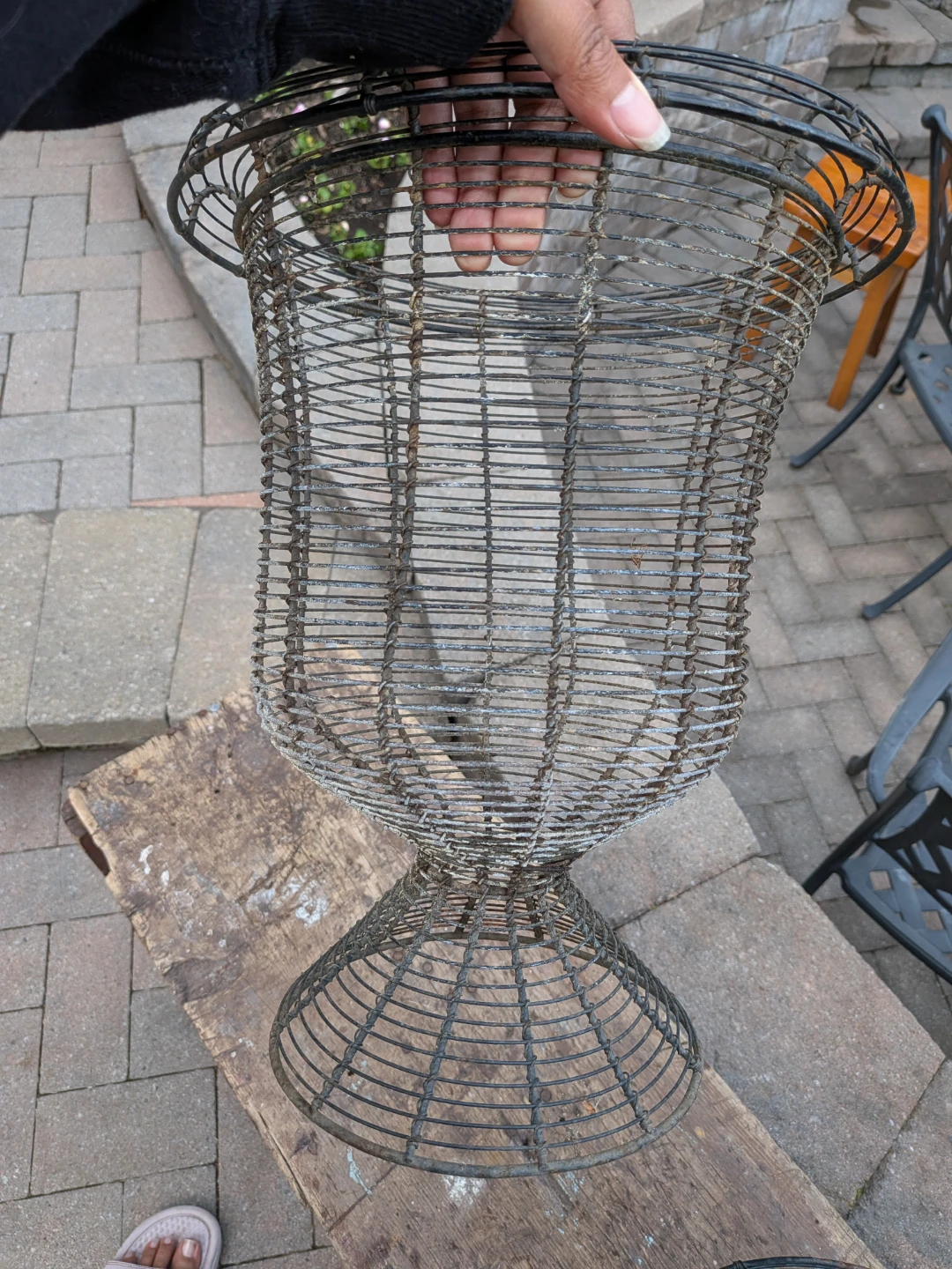 Set of 2 French Wire Urn Planters or vases - photo 3
