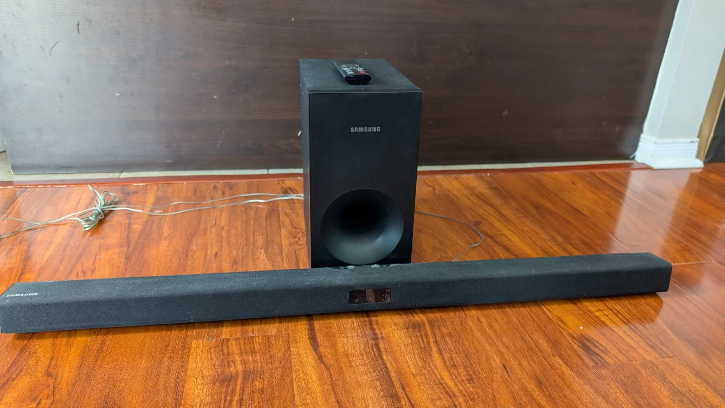 Samsung Soundbar and Subwoofer ( wired) with Remote