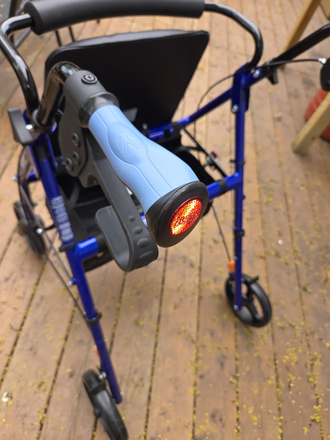 Elite 4-Wheel Walker with Seat - photo 4