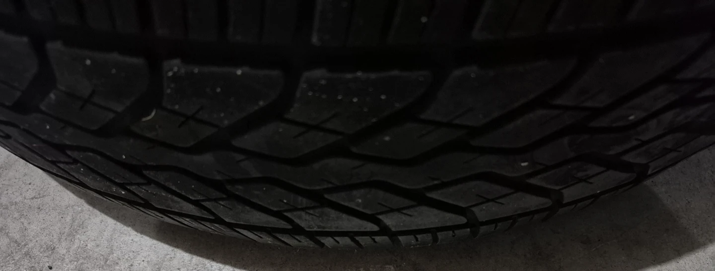 Very Good 1 All Seasons Yokohama tire Size 265 60 R18 M+S *DEAL* - photo 2