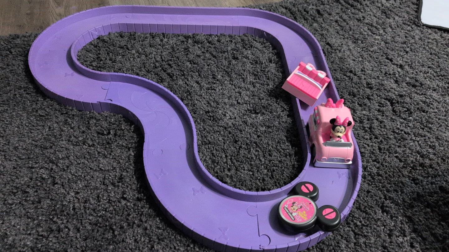 Disney Minnie Mouse "Ice Cream" Radio Control Car Track Set