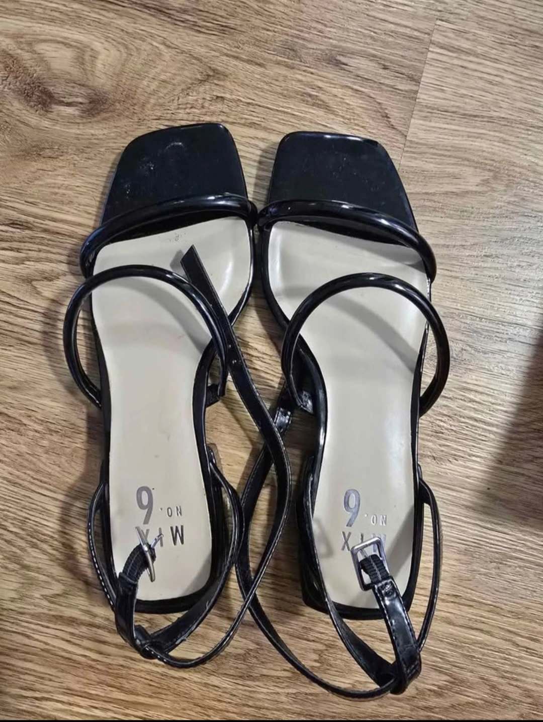 MIX.ON black strappy sandals