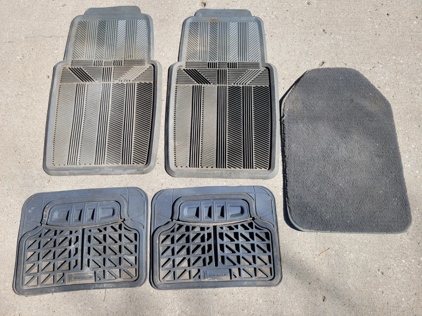 CAR FLOOR MATS