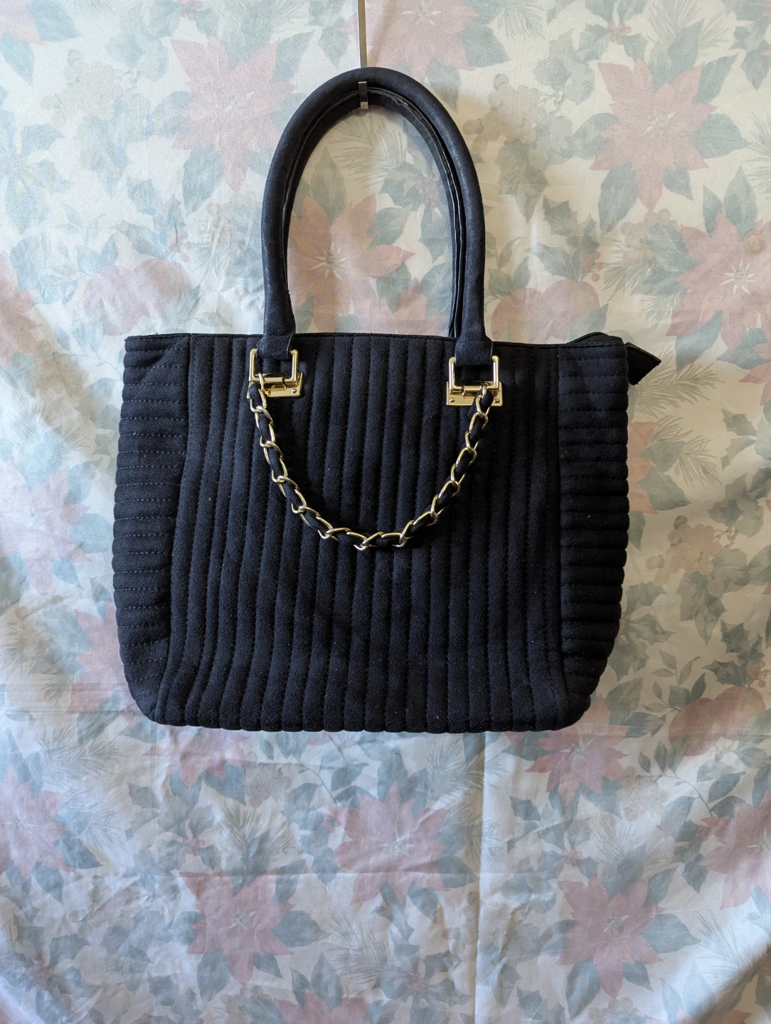 Yoki Black Quilted Hand Bag with Gold Chain Accent