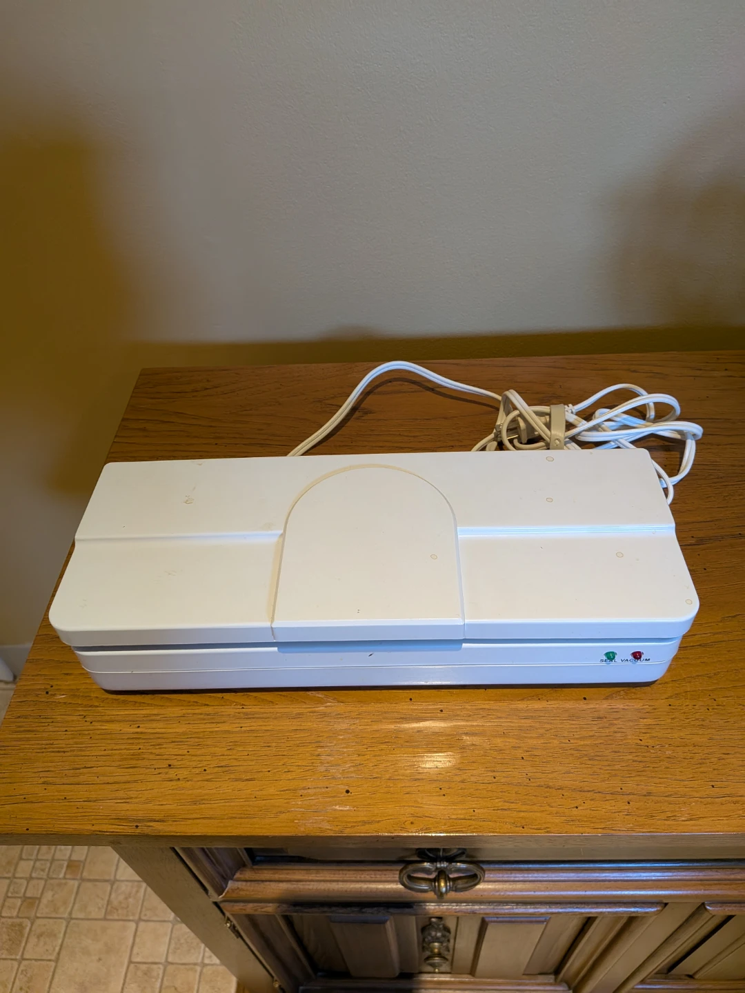 White Vacuum Sealer Machine