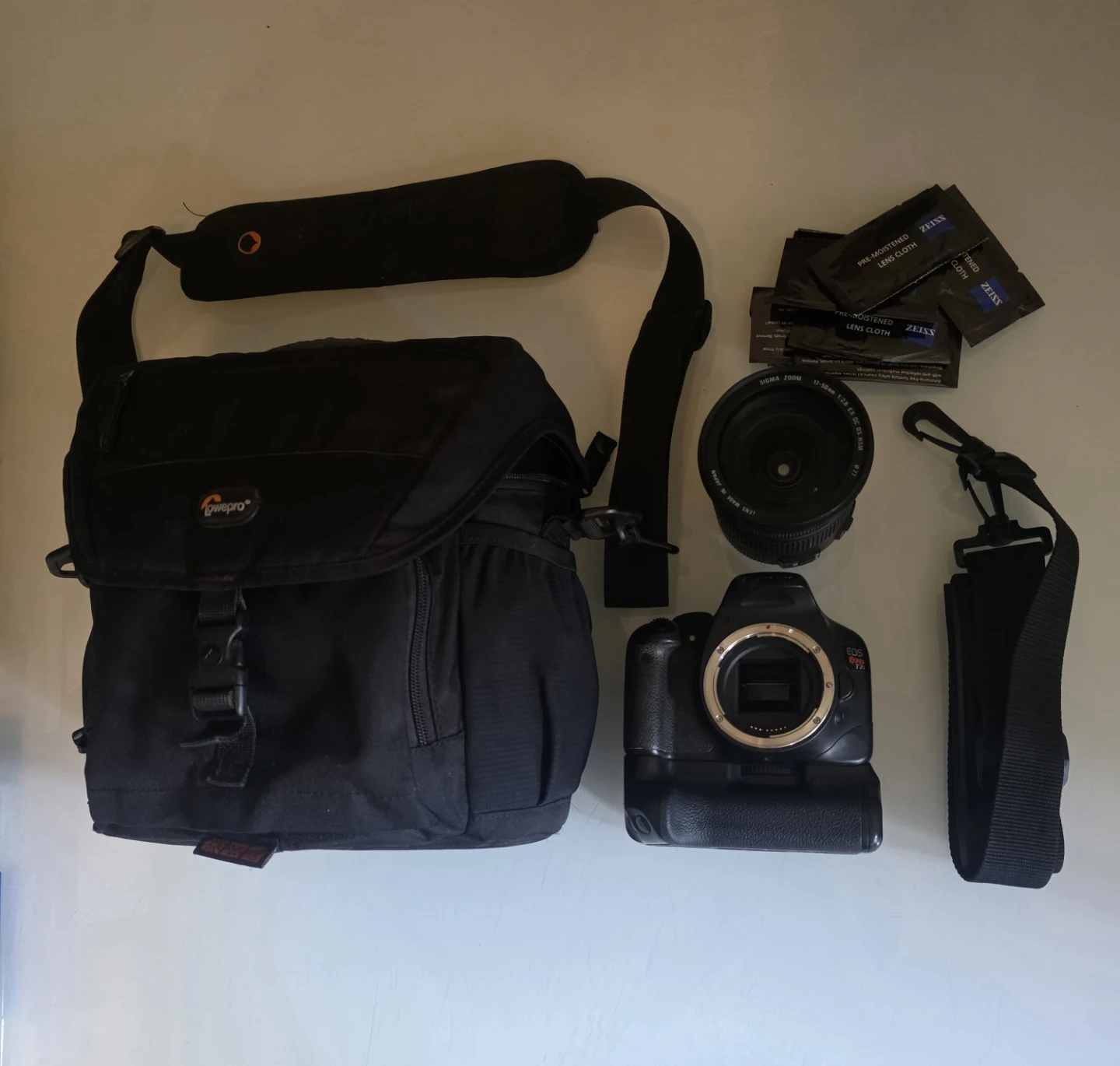 Canon Rebel T2i DSLR Bundle - Sigma 17-50mm 1:2.8 Lens