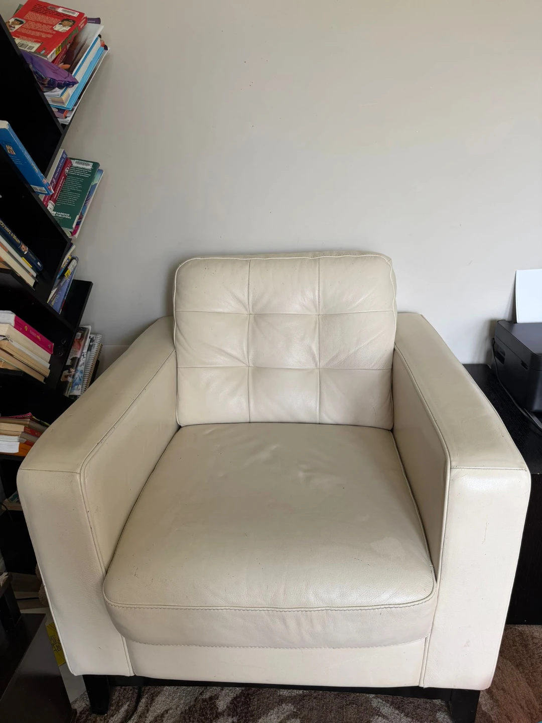 Cream coloured leather armchair - photo 2