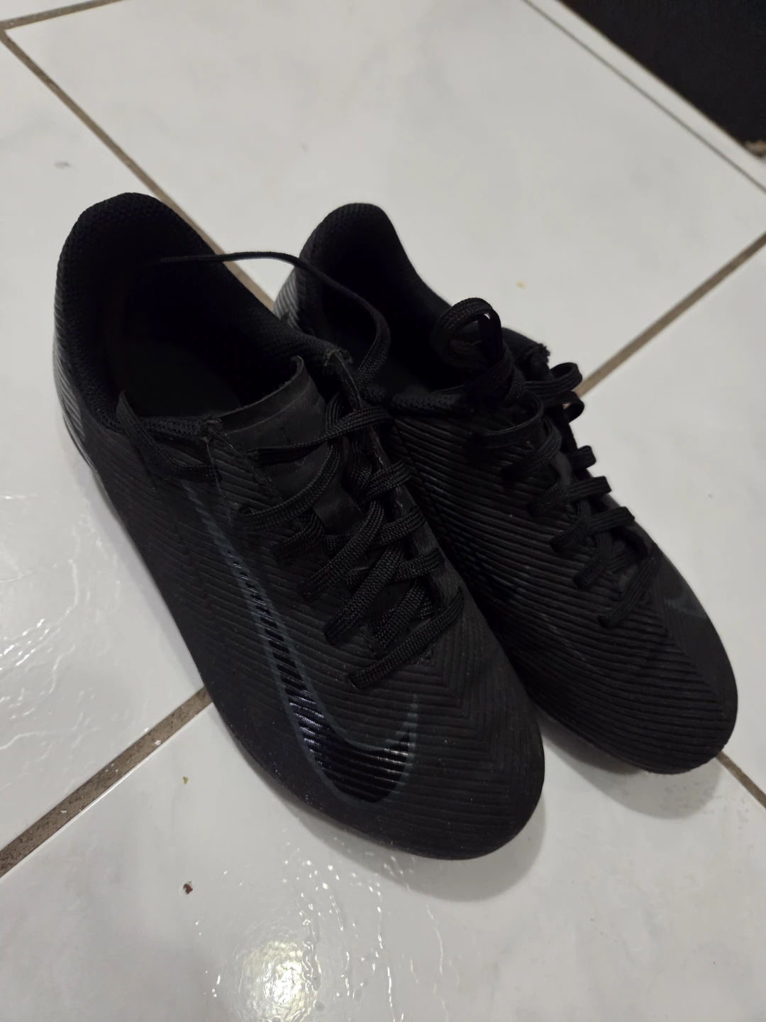 Nike soccer cleats - size 1 preschool kids - photo 2