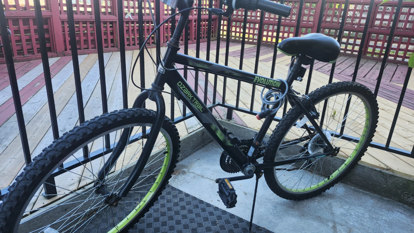 Ozark Trail Evolution Mountain Bike - anda huffy