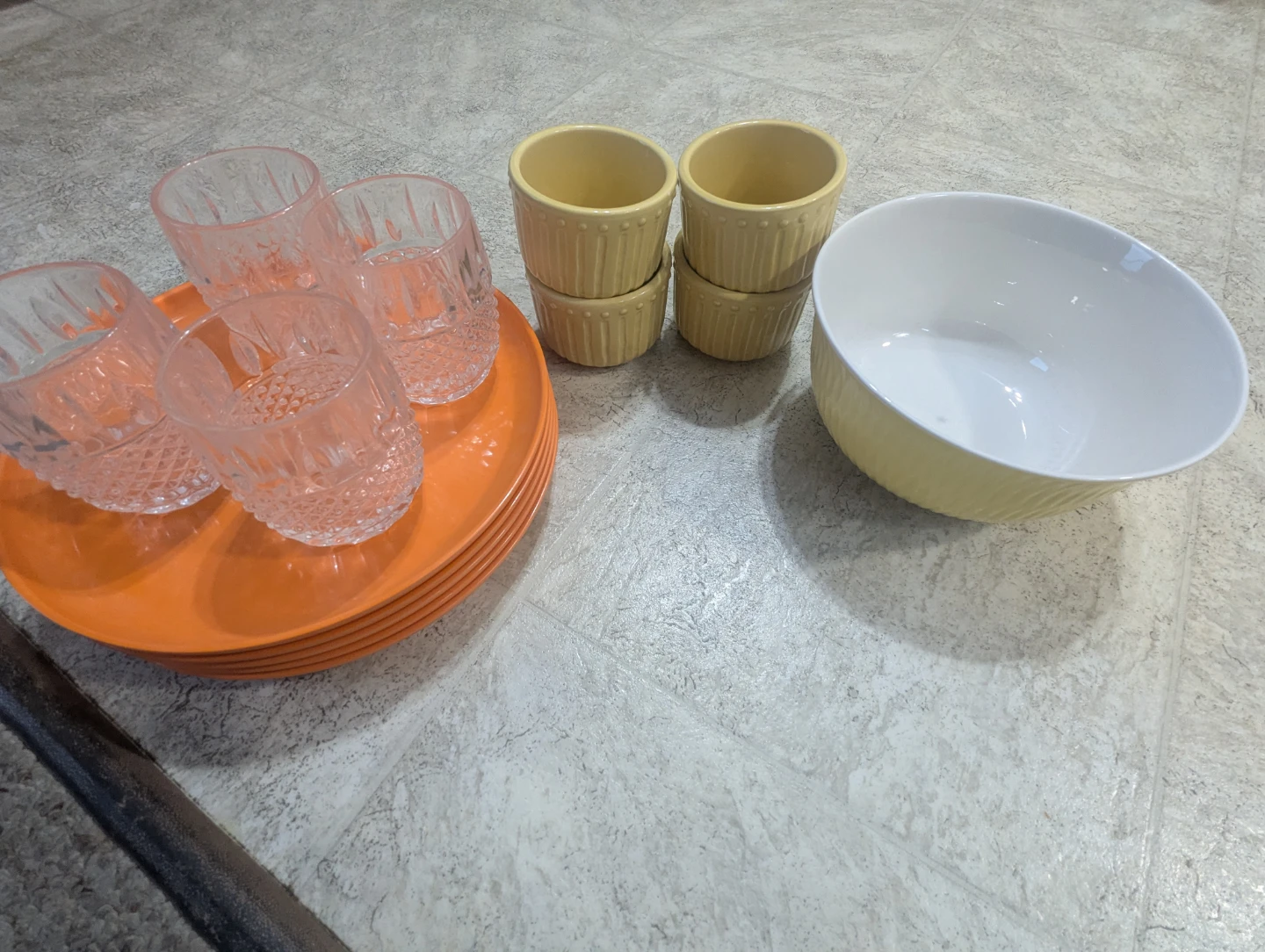 Glassware and Dishes Set