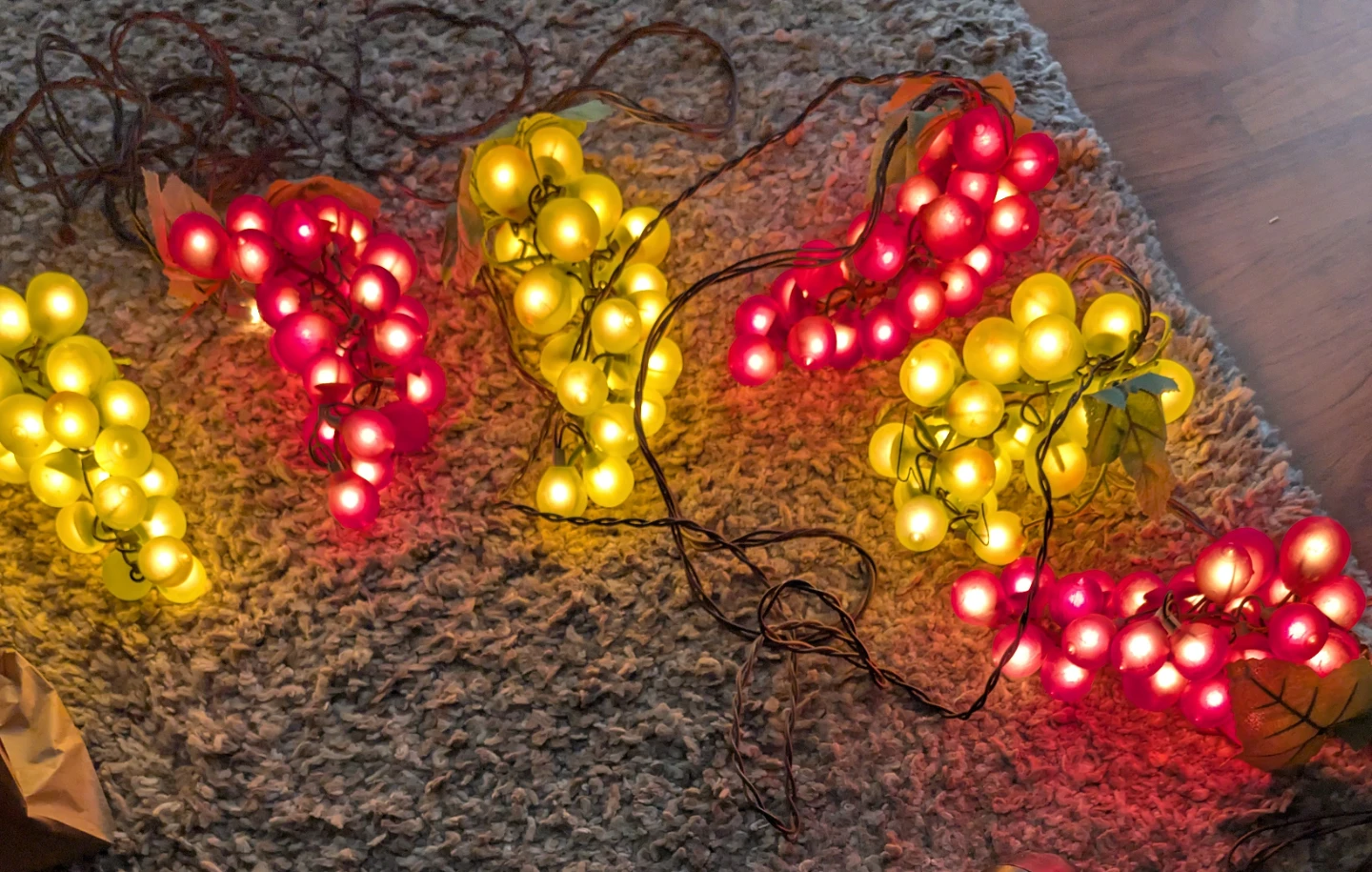 Grape Cluster String Lights - Red and Yellow - photo 3