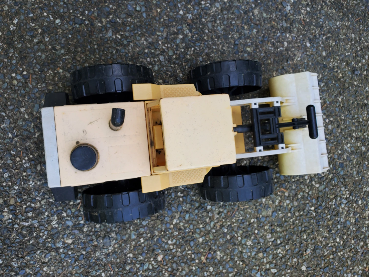 Yellow and Tan Plastic Toy Front Loader Truck - photo 3