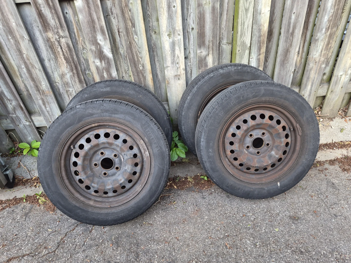Set of 4 Used Pirelli P7 Tires on Rims 215/60/16