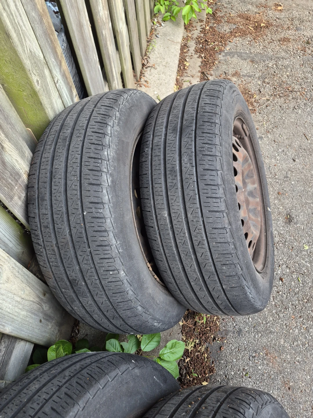 Set of 4 Used Pirelli P7 Tires on Rims 215/60/16 - photo 2
