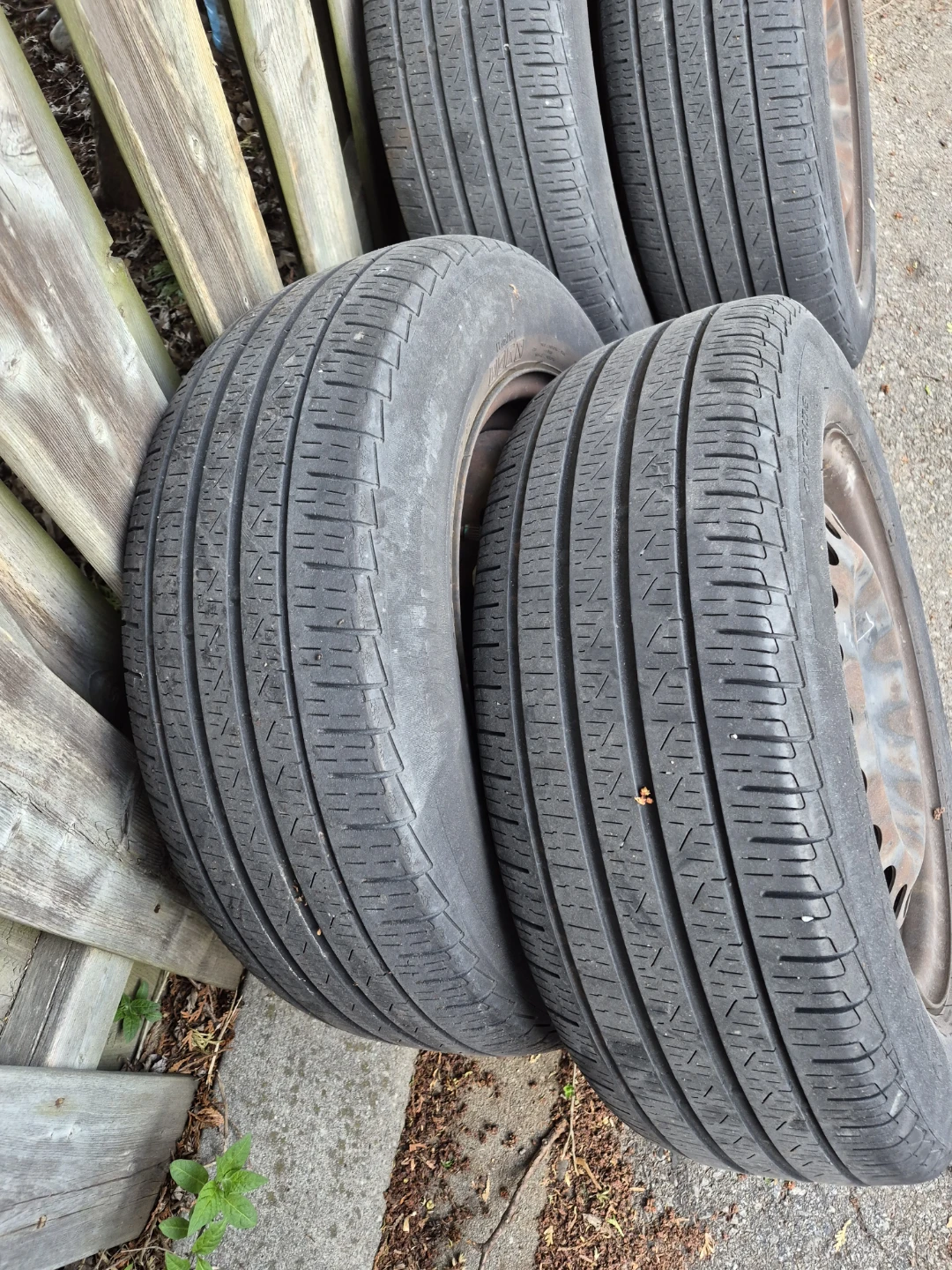 Set of 4 Used Pirelli P7 Tires on Rims 215/60/16 - photo 3