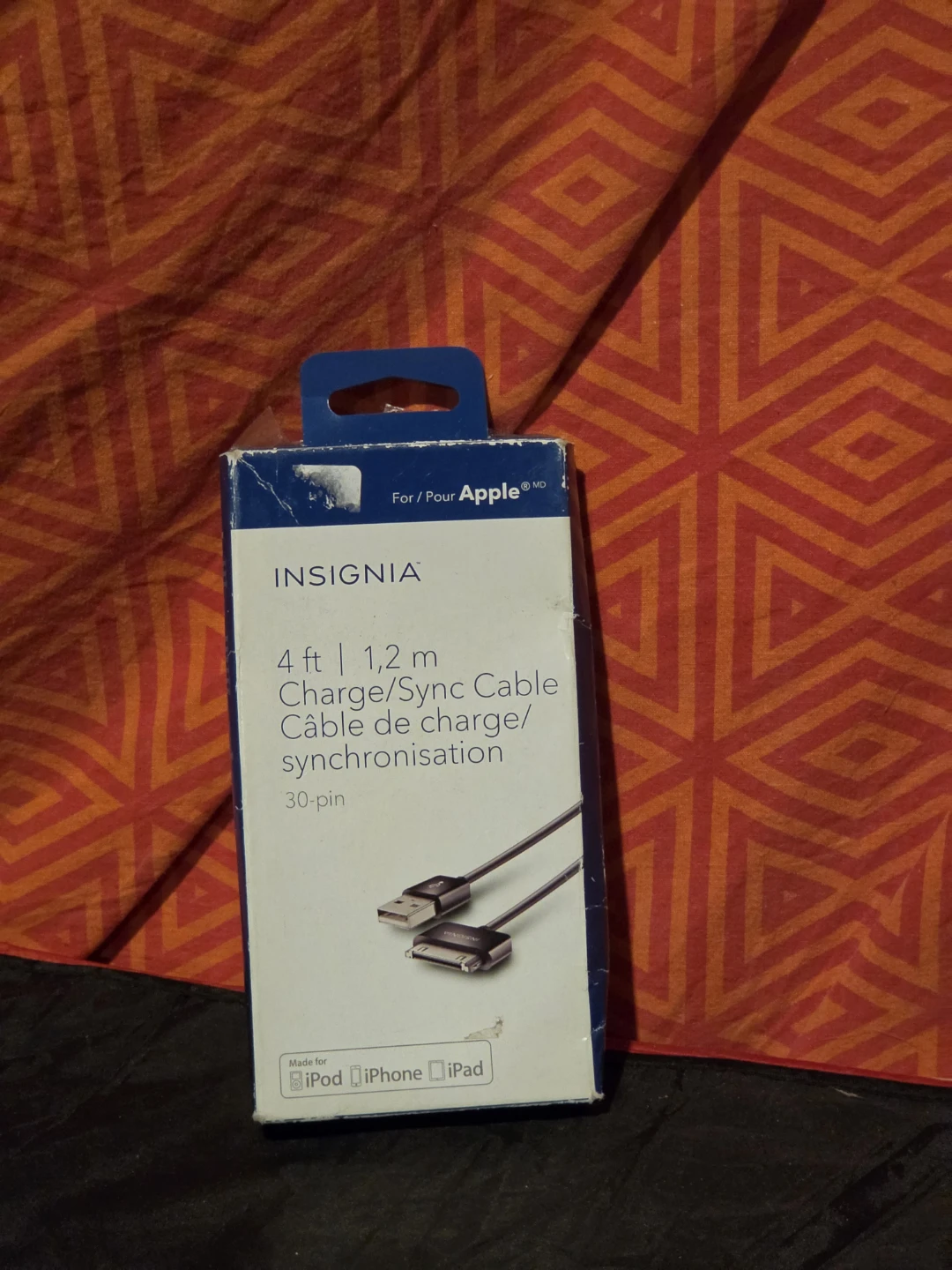 Insignia 4 ft / 1.2 m Charge/Sync Cable for Apple 30-pin