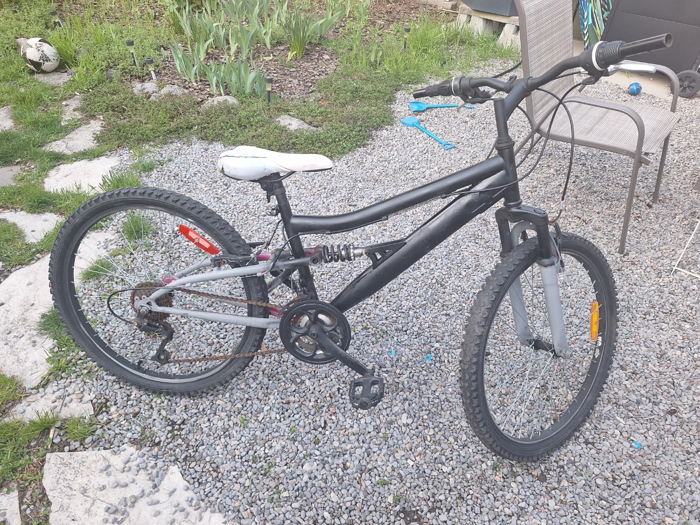 Black Full Suspension Mountain Bike