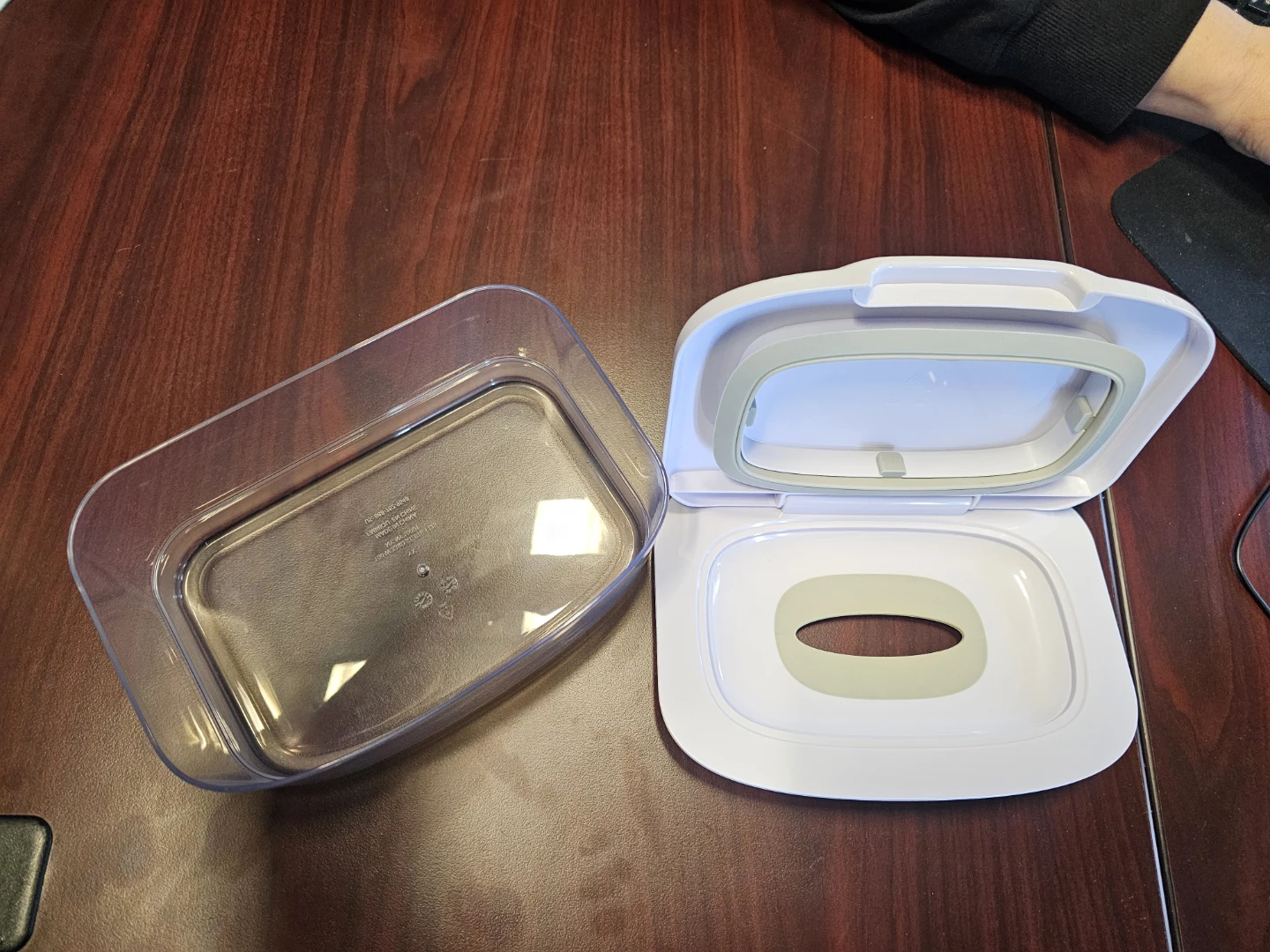 Clear Plastic Wipe Container with Lid - photo 2