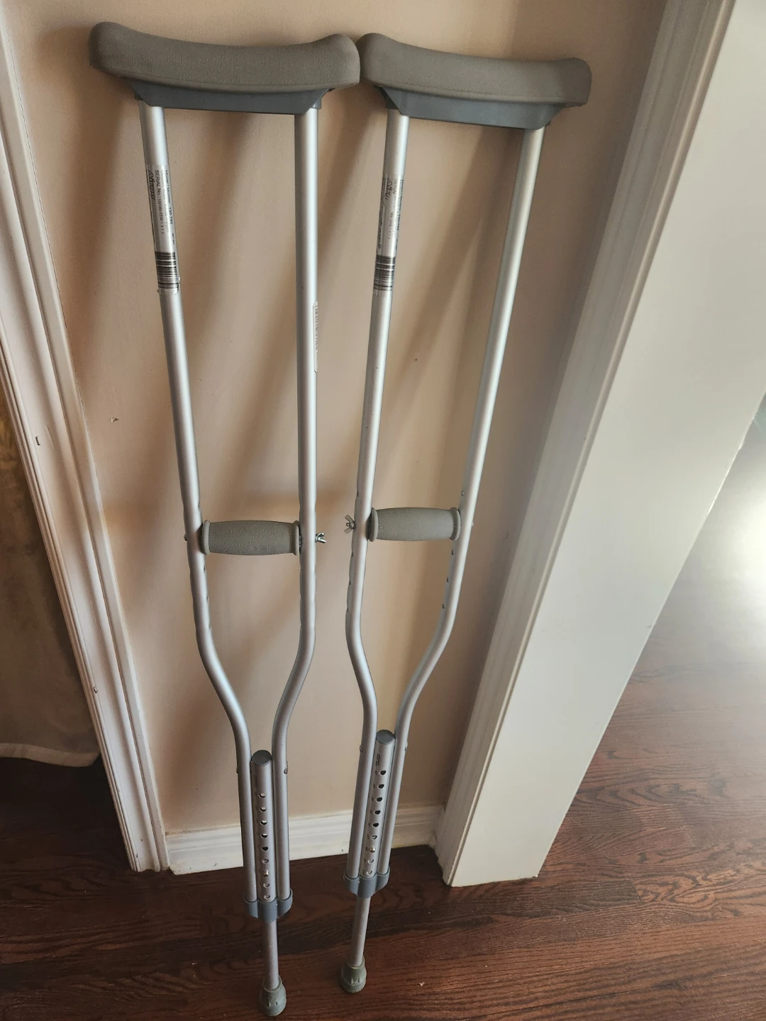 Drive Medical Crutches 720-785 Medium Adult