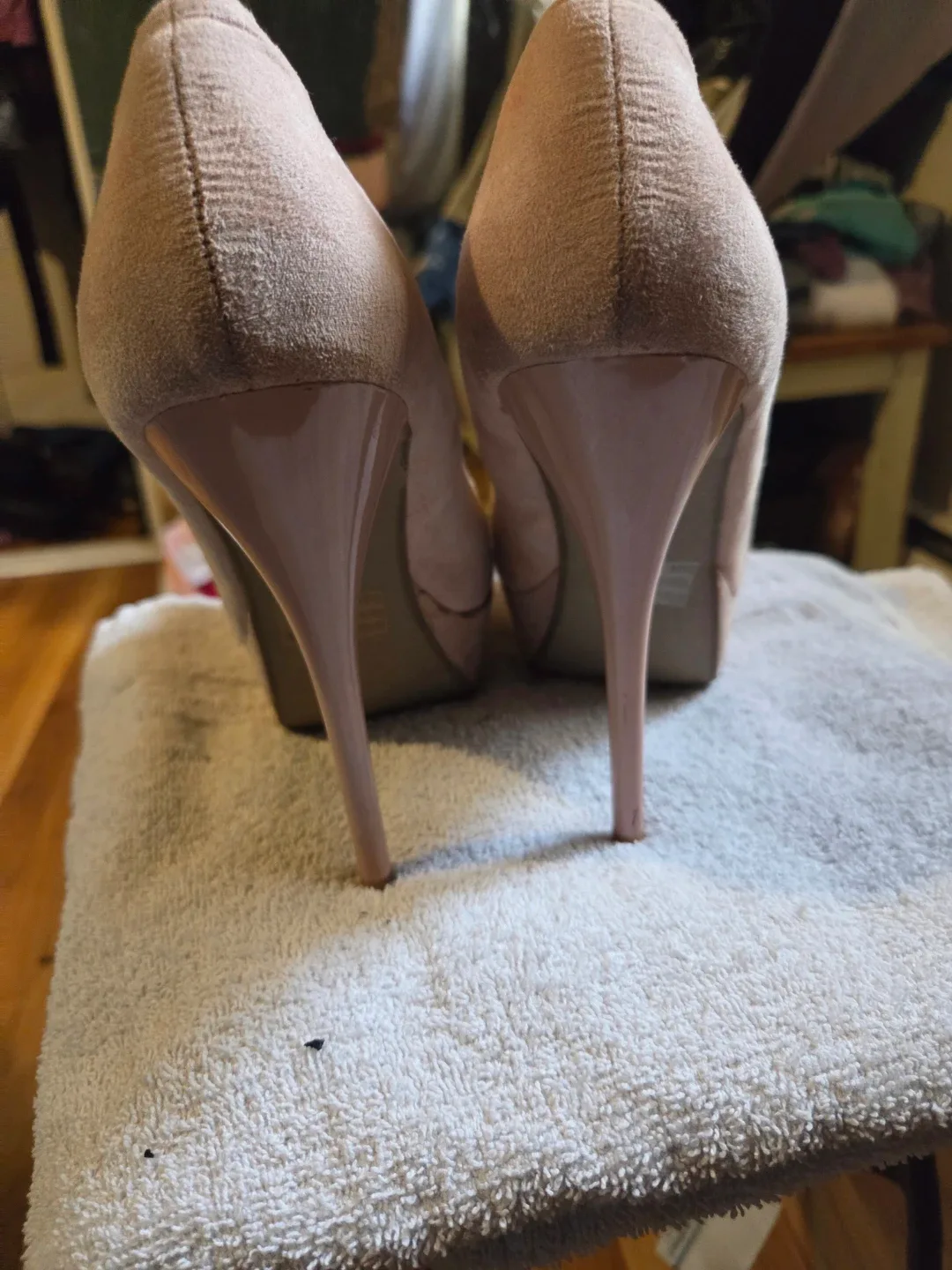 Pink Suede Heeled Shoes with Flower Embellishment - Size 7.5 - photo 3