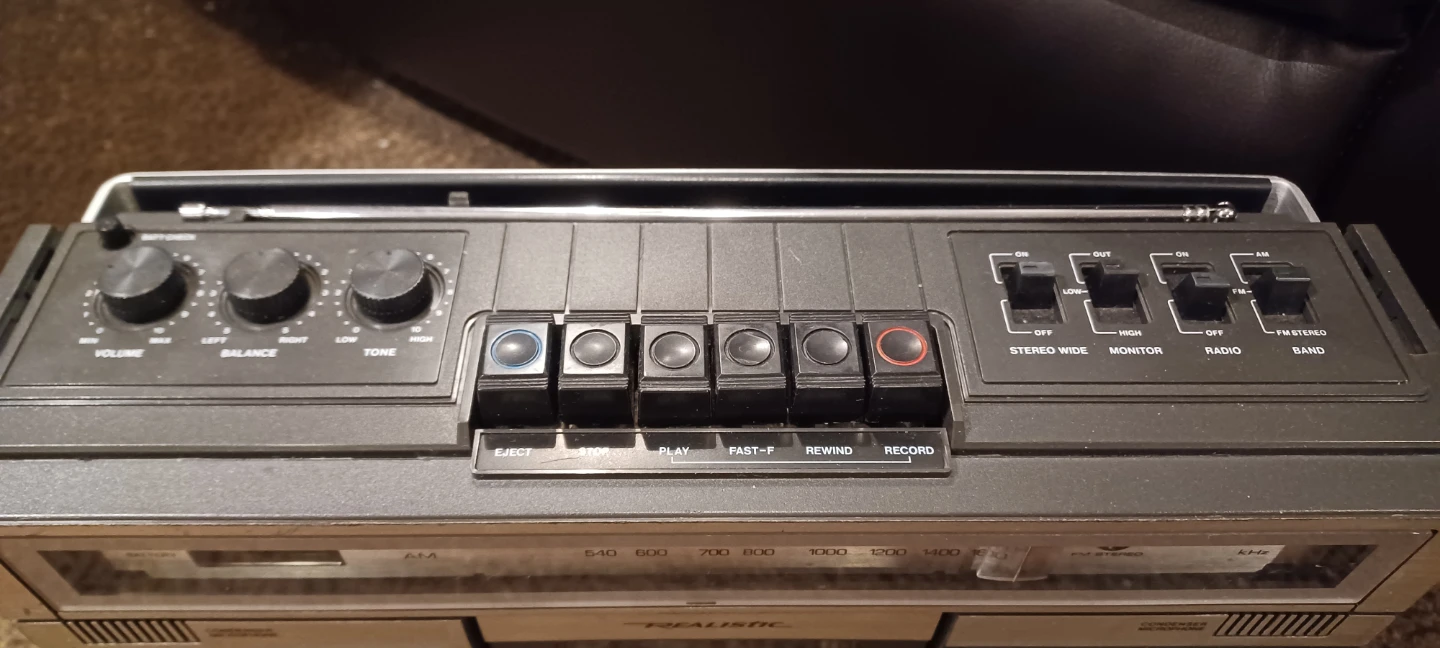 Vintage realistic boombox - photo 2