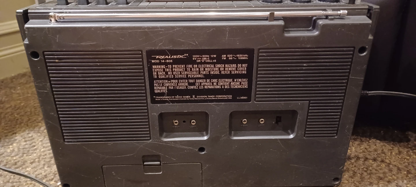Vintage realistic boombox - photo 3