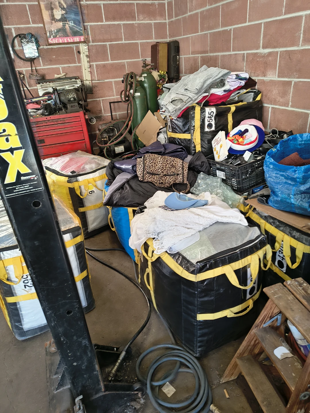 Vintage Garage Sale @ 2021 N POINT ST