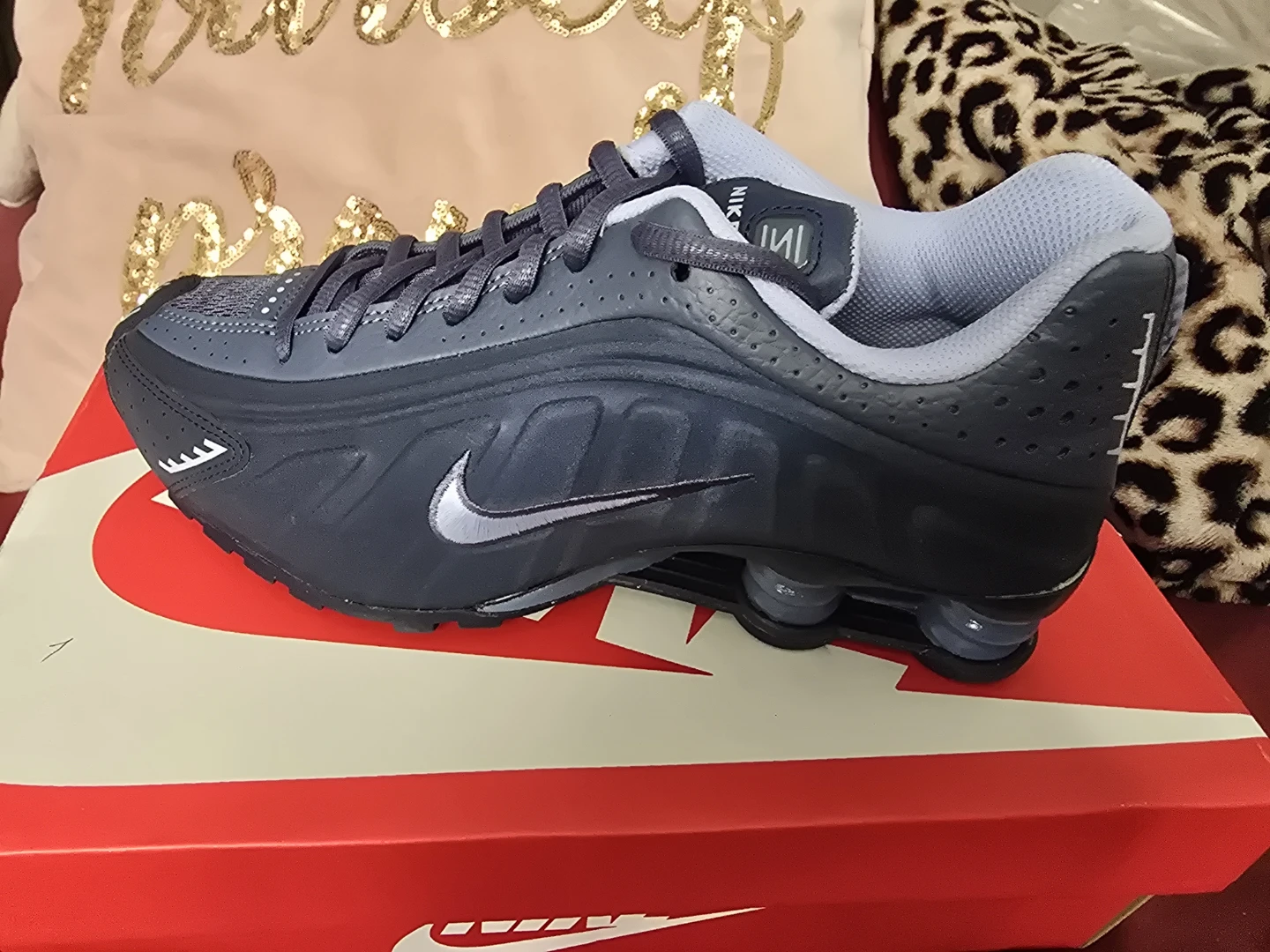 Nike Shox R4 (GS) Kids Shoes Size 7Y Obsidian/Aluminum
