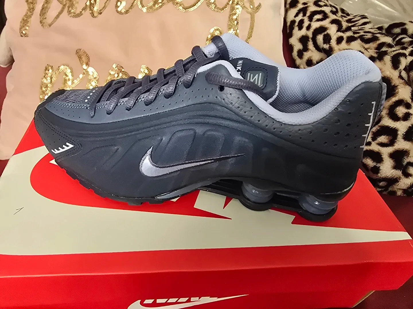 Nike Shox R4 (GS) Kids Shoes Size 7Y Obsidian/Aluminum