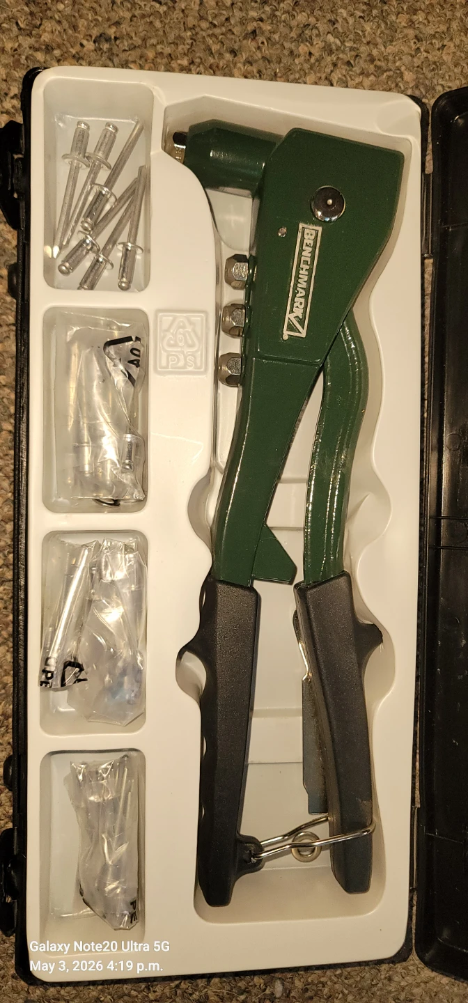 Benchmark Rivet Gun Set