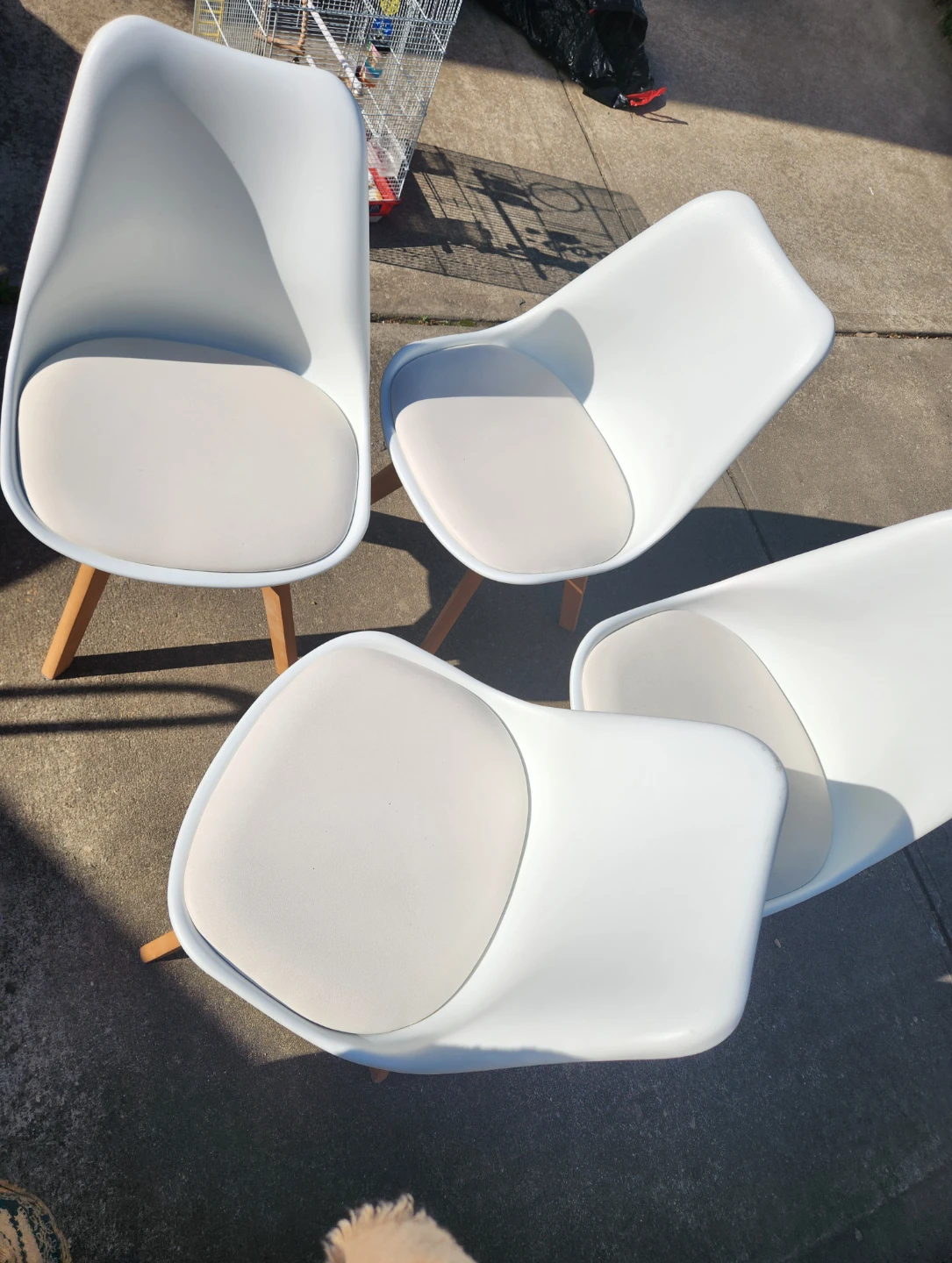 Like new Set of 4 White Dining Chairs with Light Beige Cushions