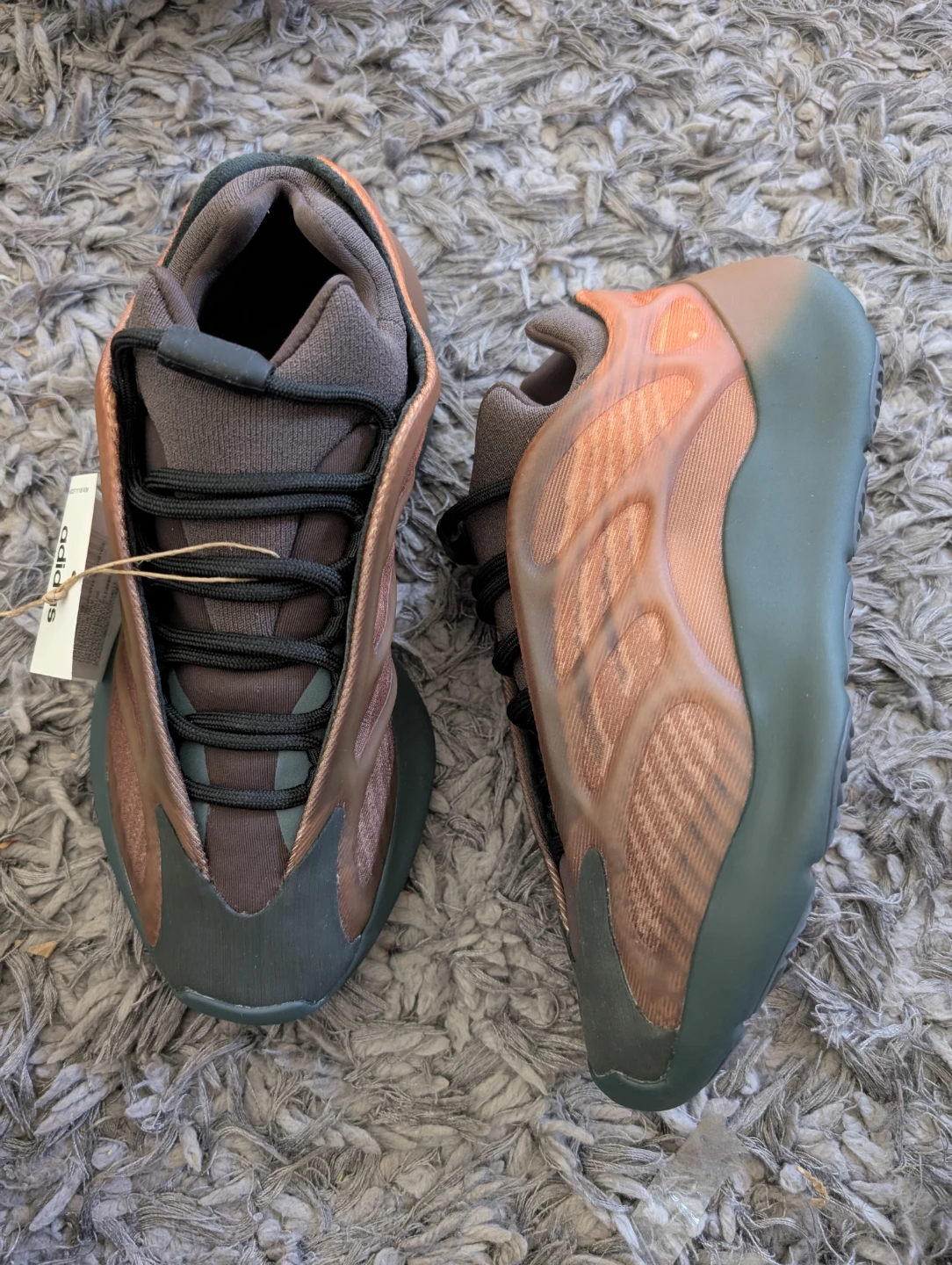 Adidas Yeezy 700 V3 GY4109 "Copper" Size 5 US - photo 2