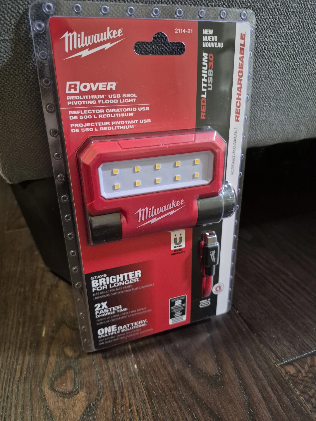 Milwaukee ROVER REDLITHIUM USB 550L Pivoting Flood Light