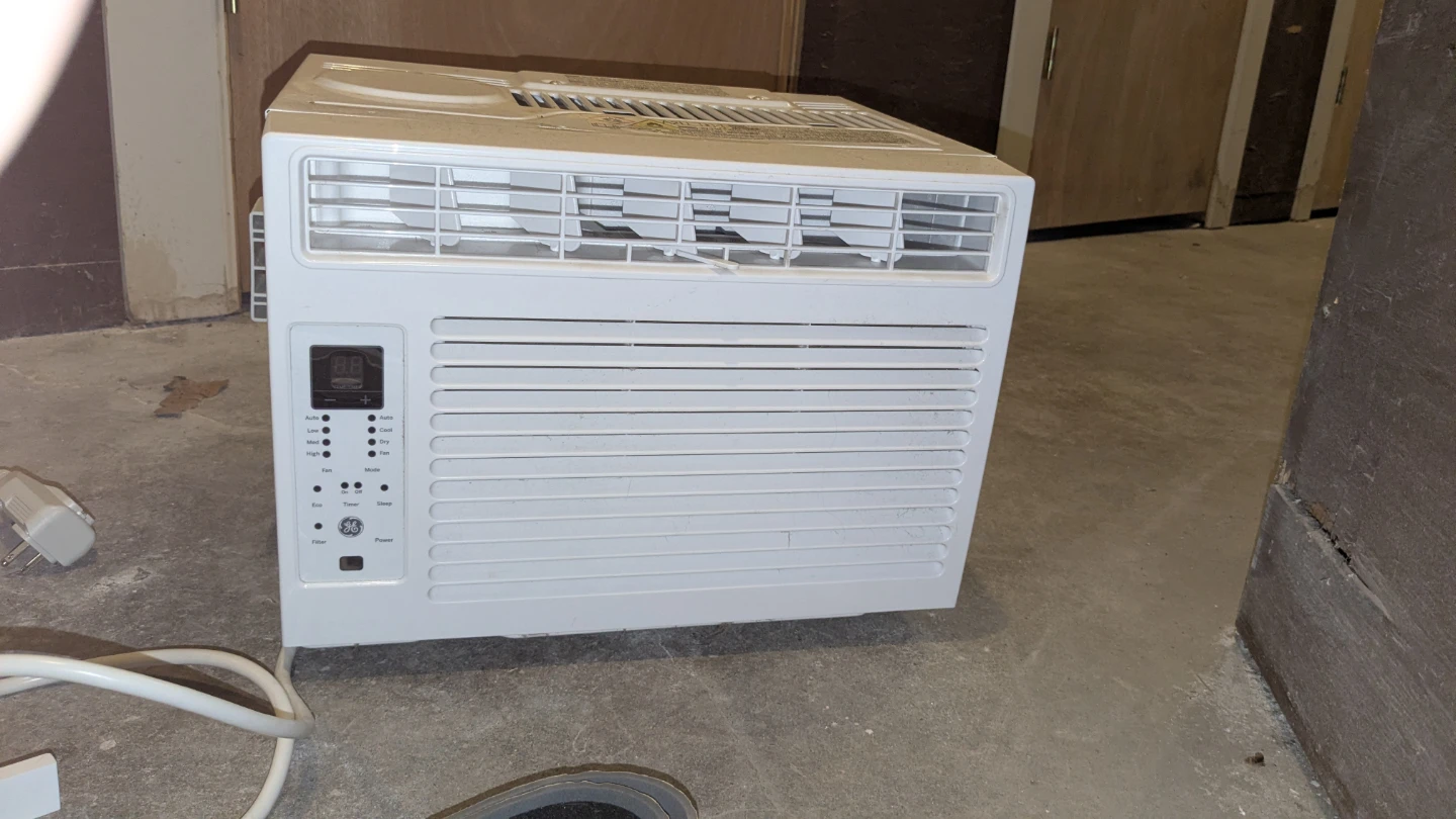 GE Appliances Window Air Conditioner