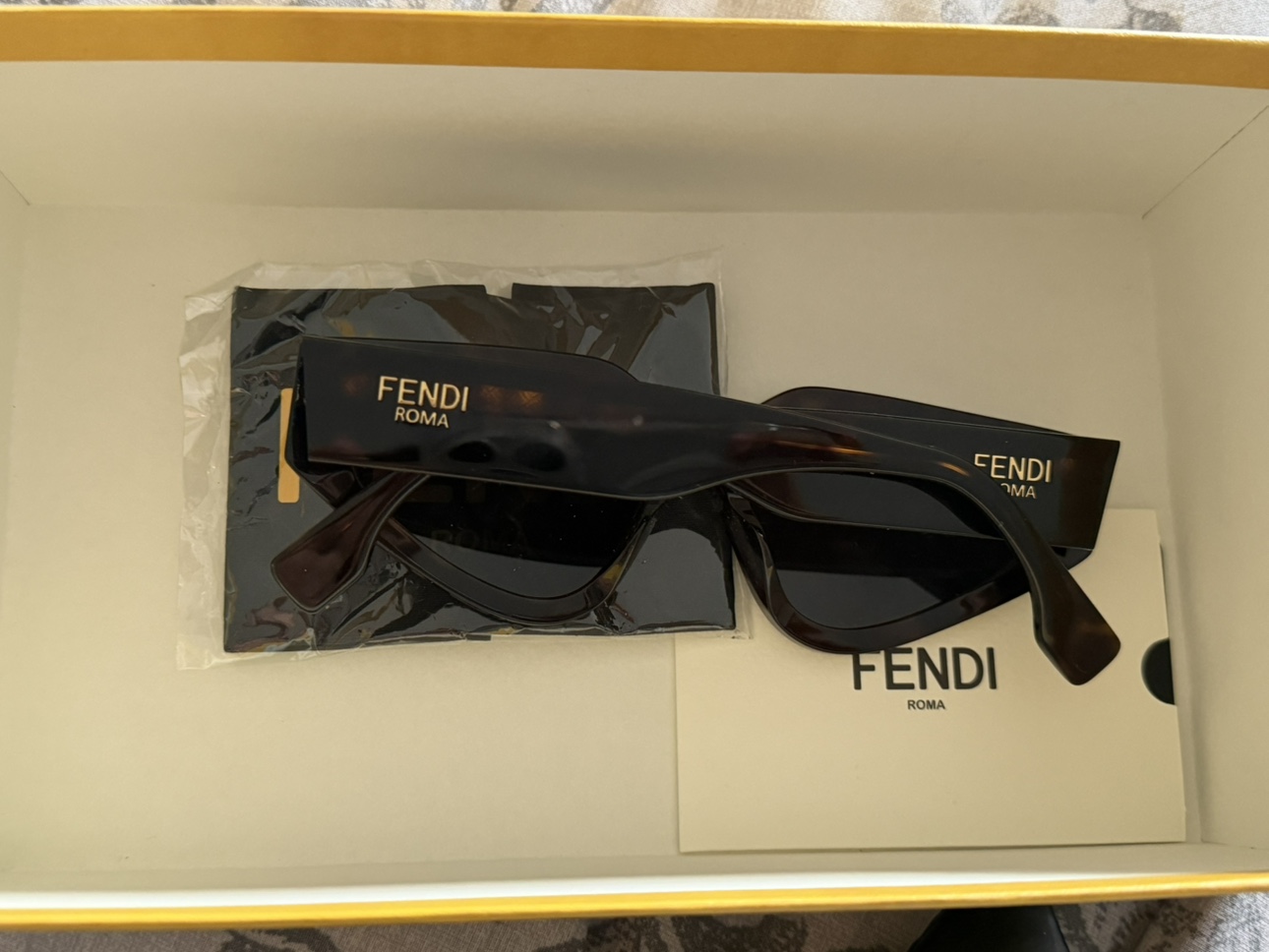 Fendi Roma FE40163U Sunglasses - photo 3