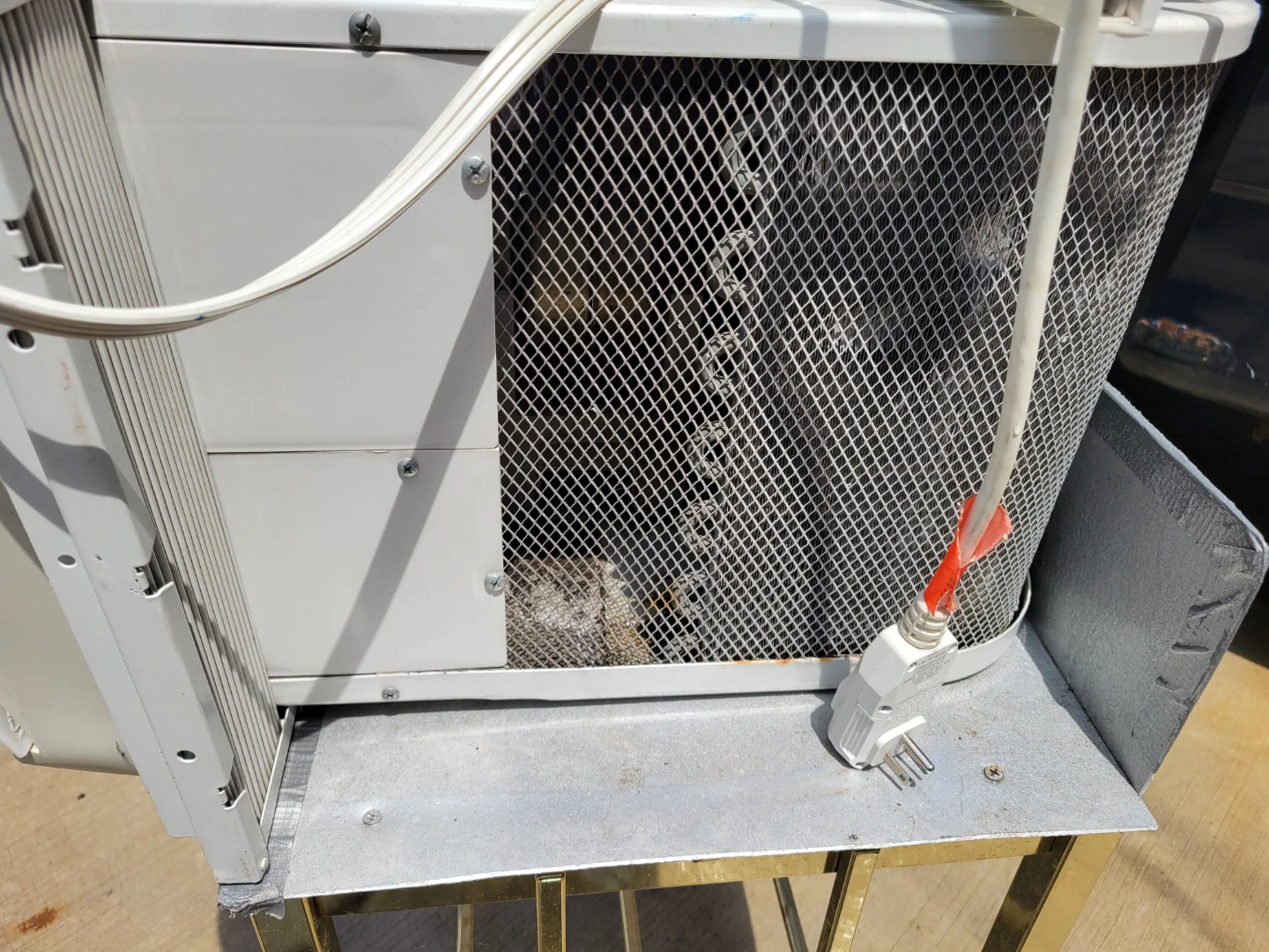 Whirlpool Window Air Conditioner - photo 3