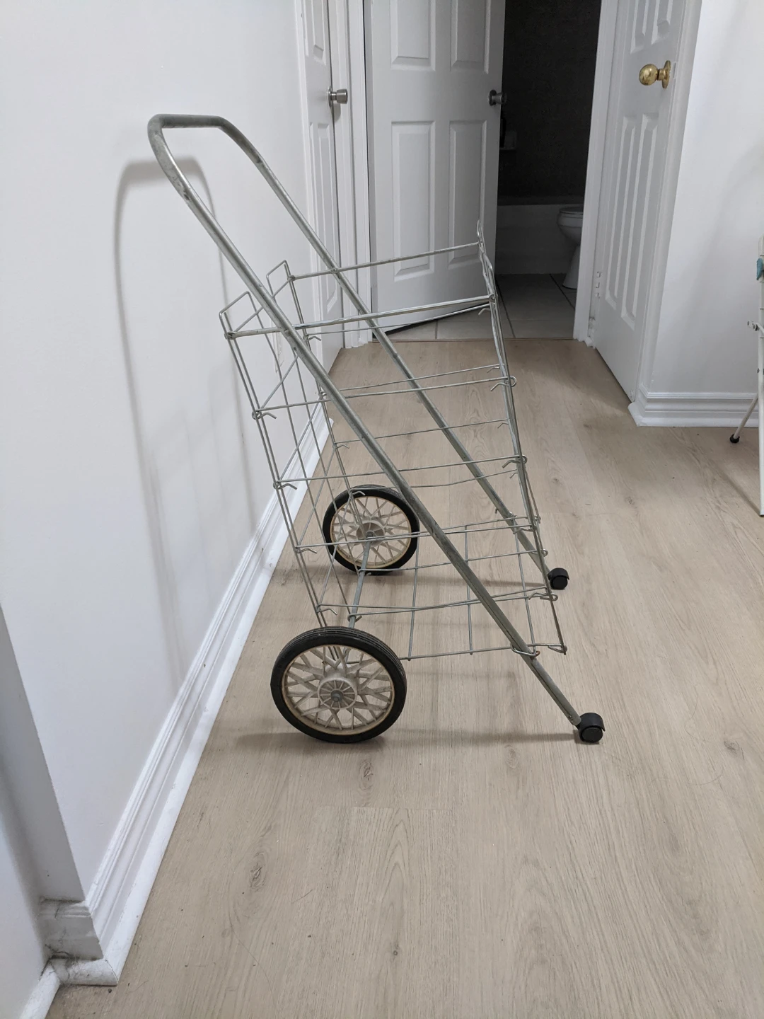 Metal Shopping Cart with 4 Wheels
