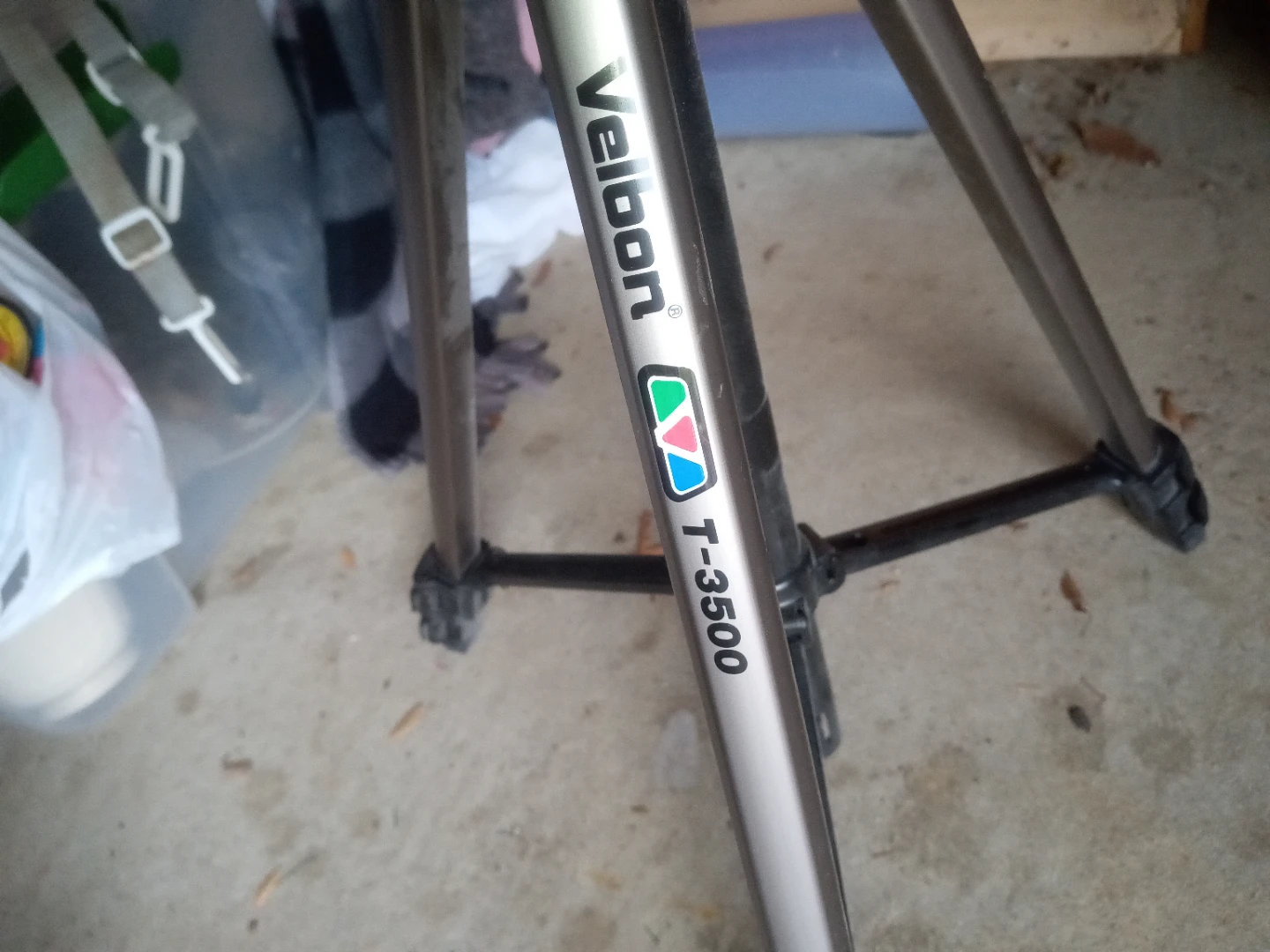 Velbon T-3500 Camera Tripod - photo 3